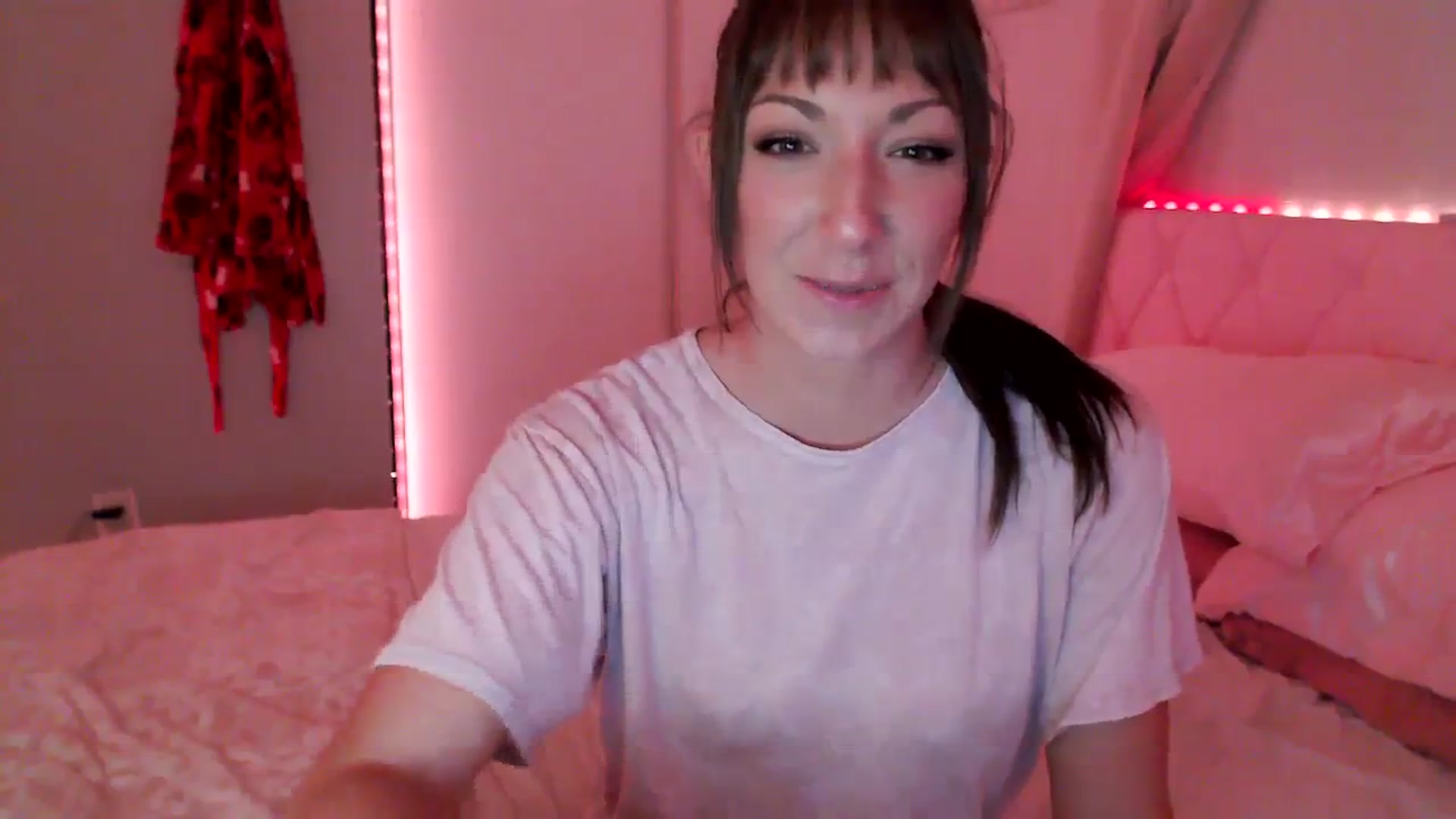 Gallery image thumbnail from AnnaFaux's myfreecams stream on, 03/21/2024, 24:21 image 2 of 20