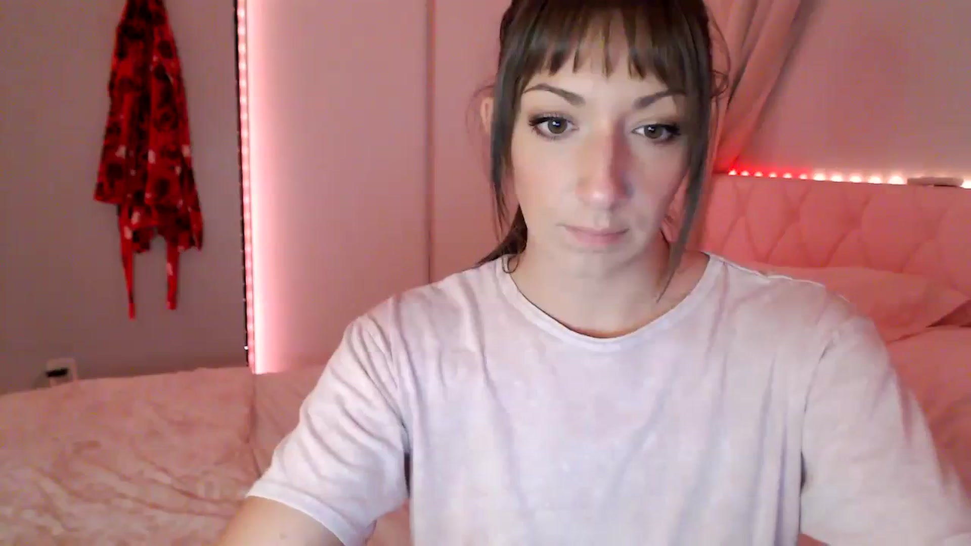 Gallery image thumbnail from AnnaFaux's myfreecams stream on, 03/21/2024, 24:21 image 8 of 20