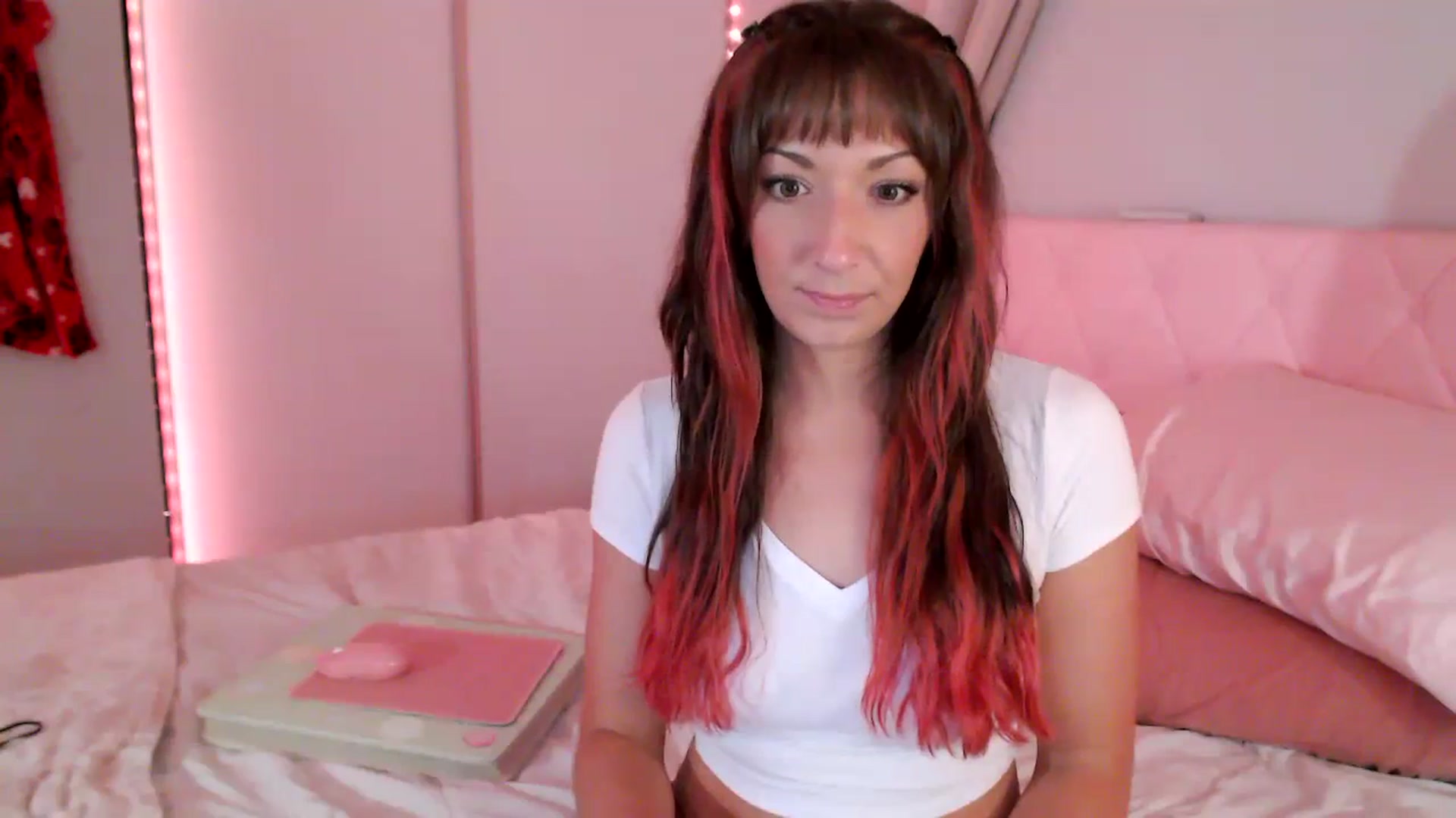 Gallery image thumbnail from AnnaFaux's myfreecams stream on, 04/03/2024, 24:37 image 11 of 20