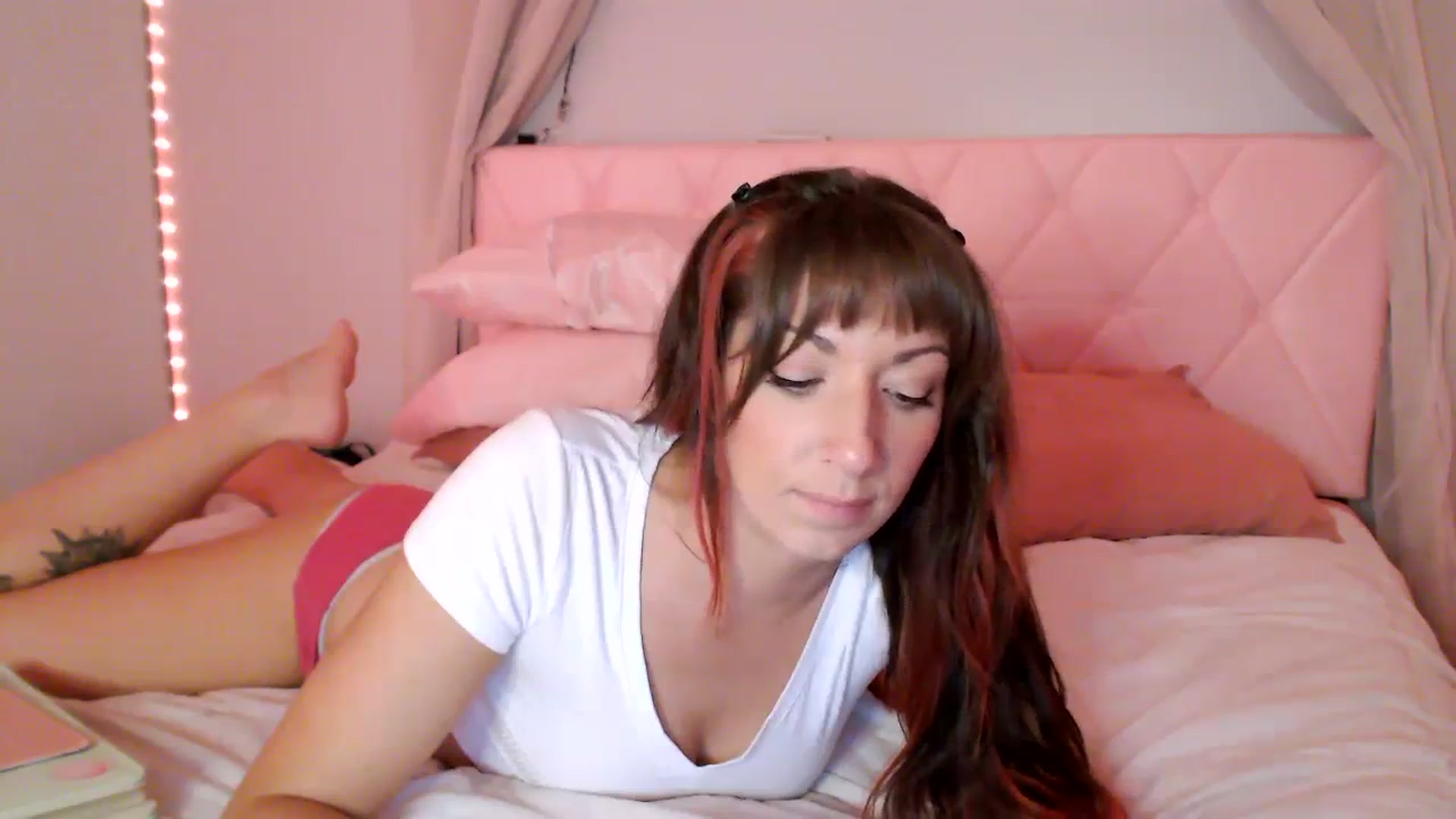 Gallery image thumbnail from AnnaFaux's myfreecams stream on, 04/03/2024, 24:37 image 6 of 20