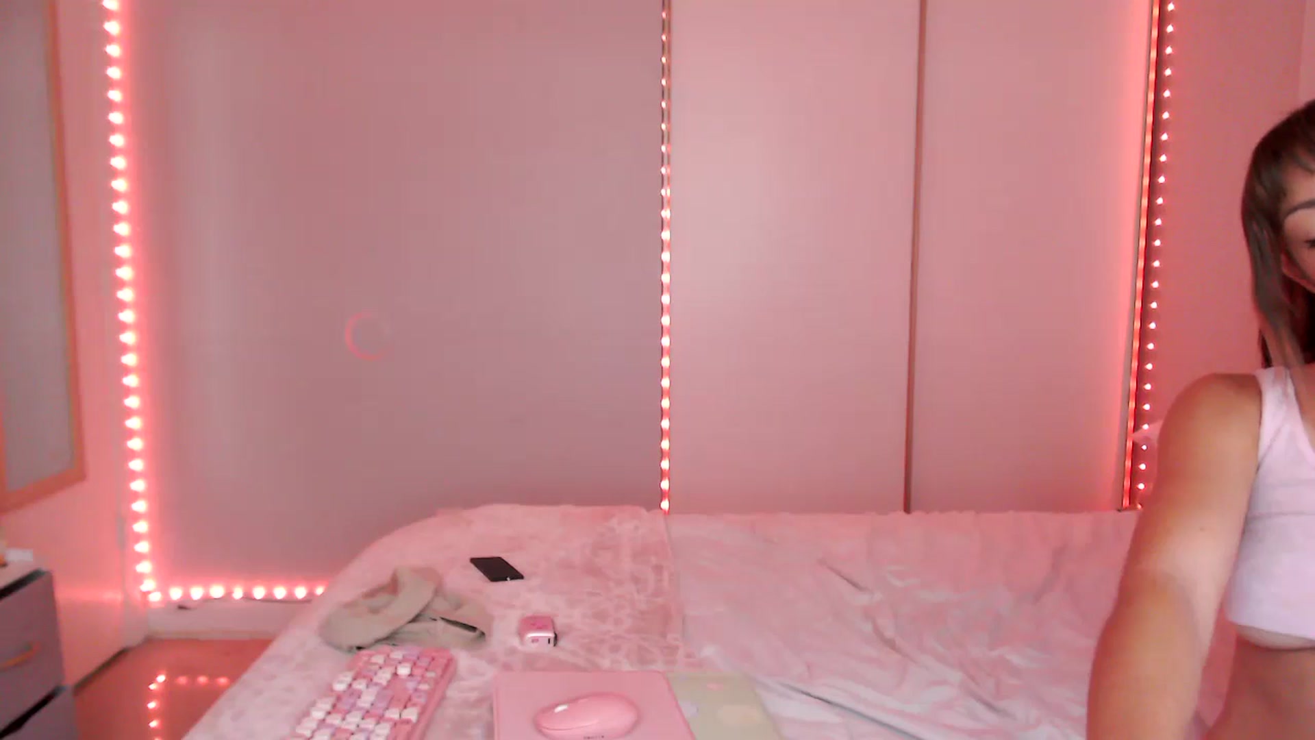Gallery image thumbnail from AnnaFaux's myfreecams stream on, 04/17/2024, 15:23 image 17 of 20