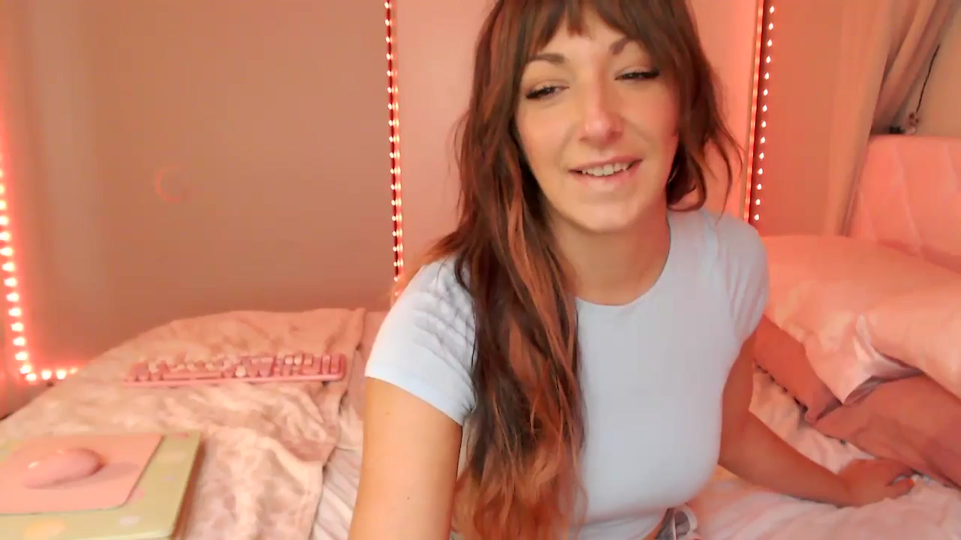 Gallery image thumbnail from AnnaFaux's myfreecams stream on, 04/18/2024, 16:00 image 16 of 20