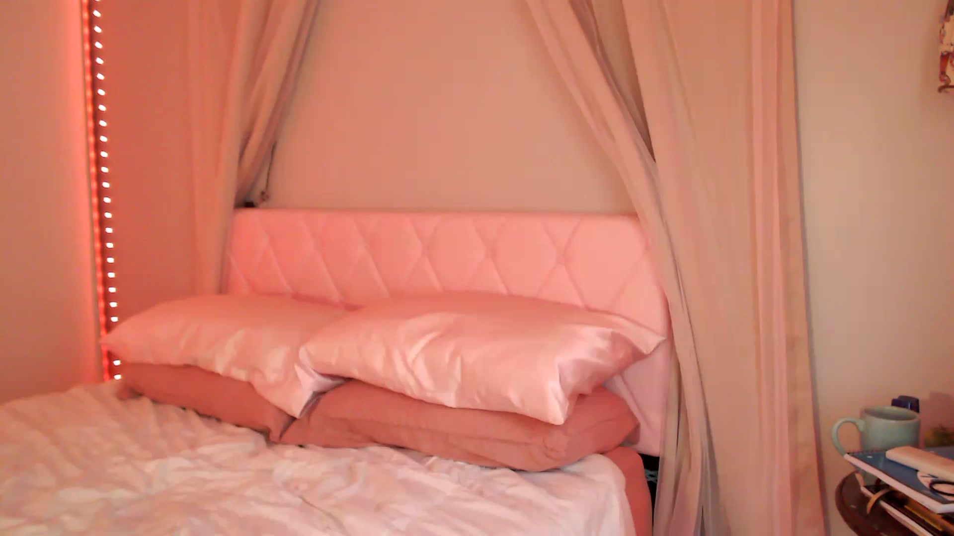 Gallery image thumbnail from AnnaFaux's myfreecams stream on, 04/18/2024, 16:00 image 19 of 20