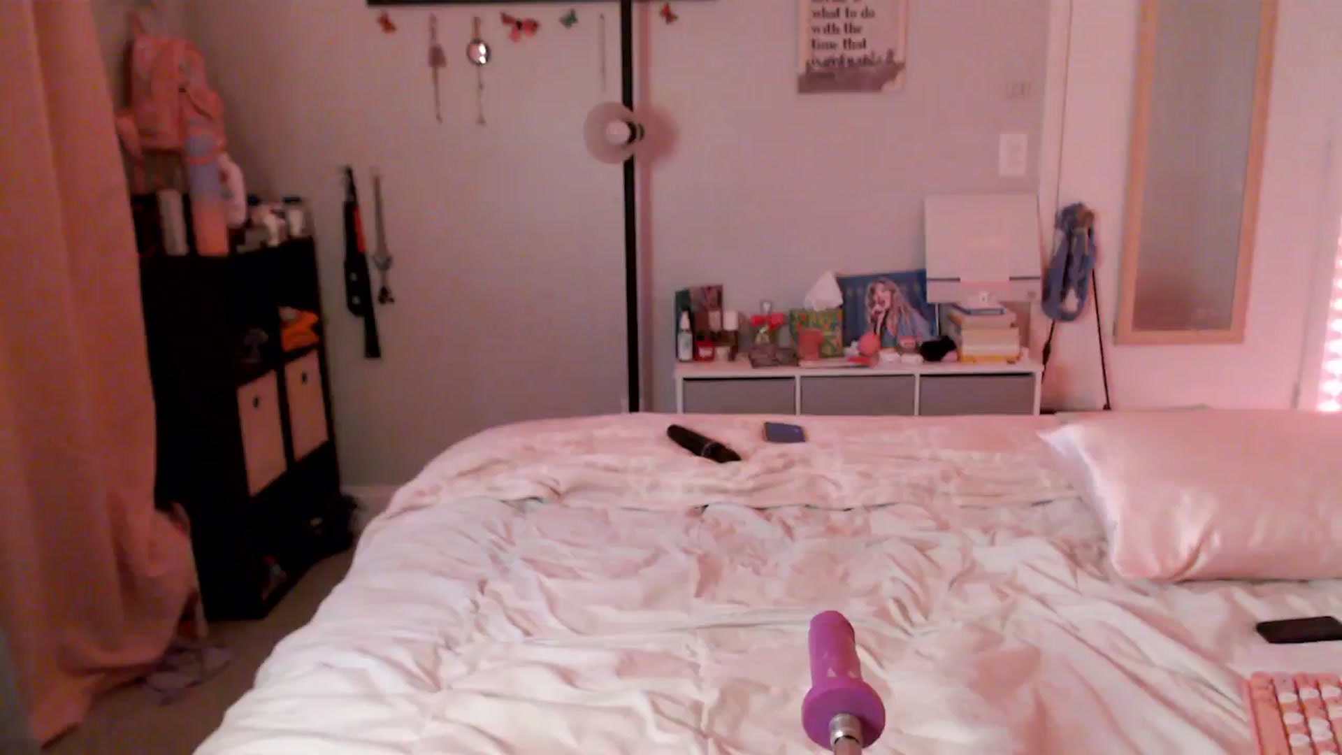 Gallery image thumbnail from AnnaFaux's myfreecams stream on, 04/25/2024, 24:03 image 16 of 20