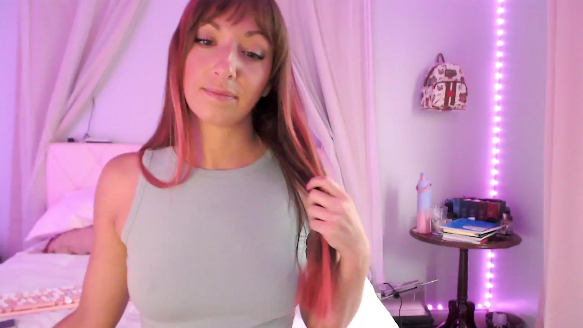 Gallery image thumbnail from AnnaFaux's myfreecams stream on, 05/12/2024, 14:55 image 15 of 20