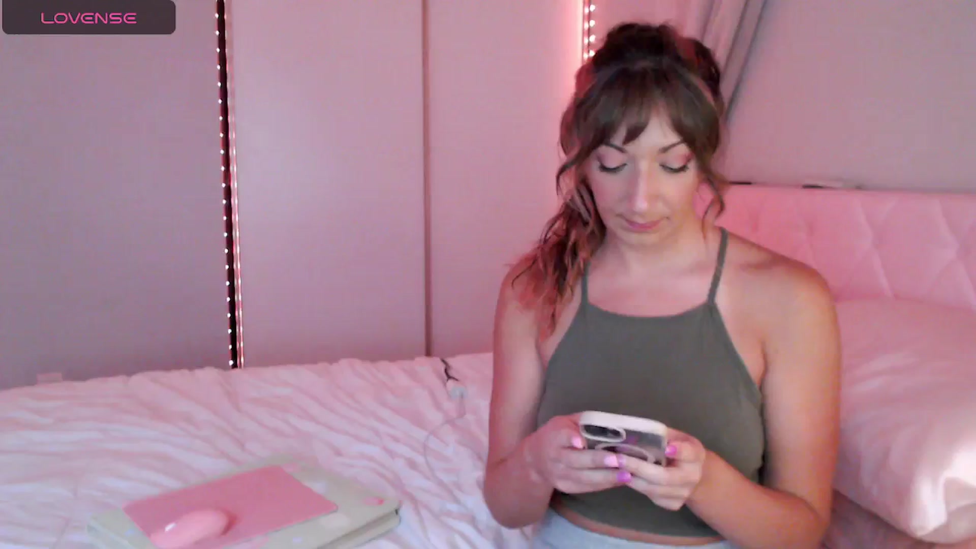 Gallery image thumbnail from AnnaFaux's myfreecams stream on, 05/15/2024, 22:39 image 8 of 20