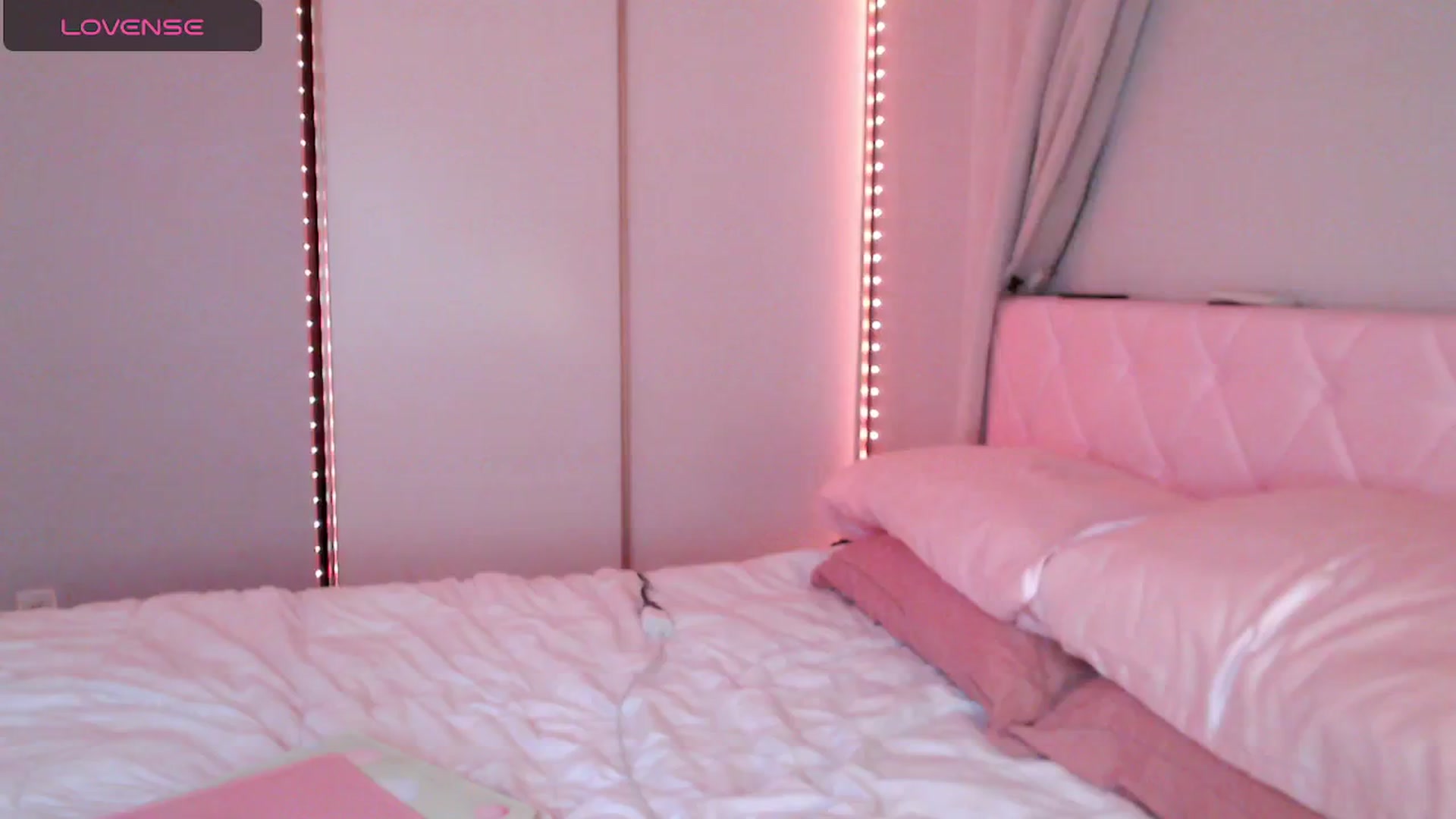 Gallery image thumbnail from AnnaFaux's myfreecams stream on, 05/15/2024, 22:39 image 3 of 20
