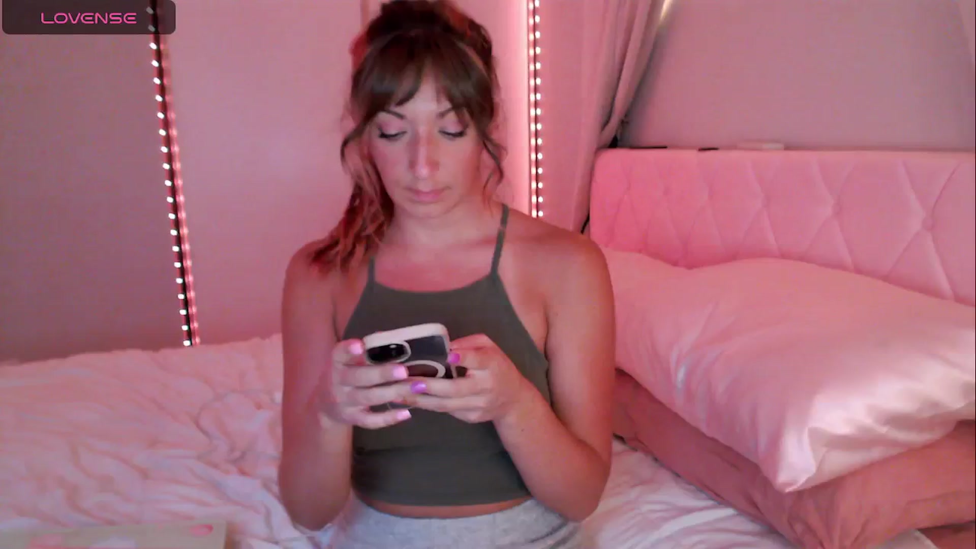 Gallery image thumbnail from AnnaFaux's myfreecams stream on, 05/15/2024, 23:13 image 20 of 20
