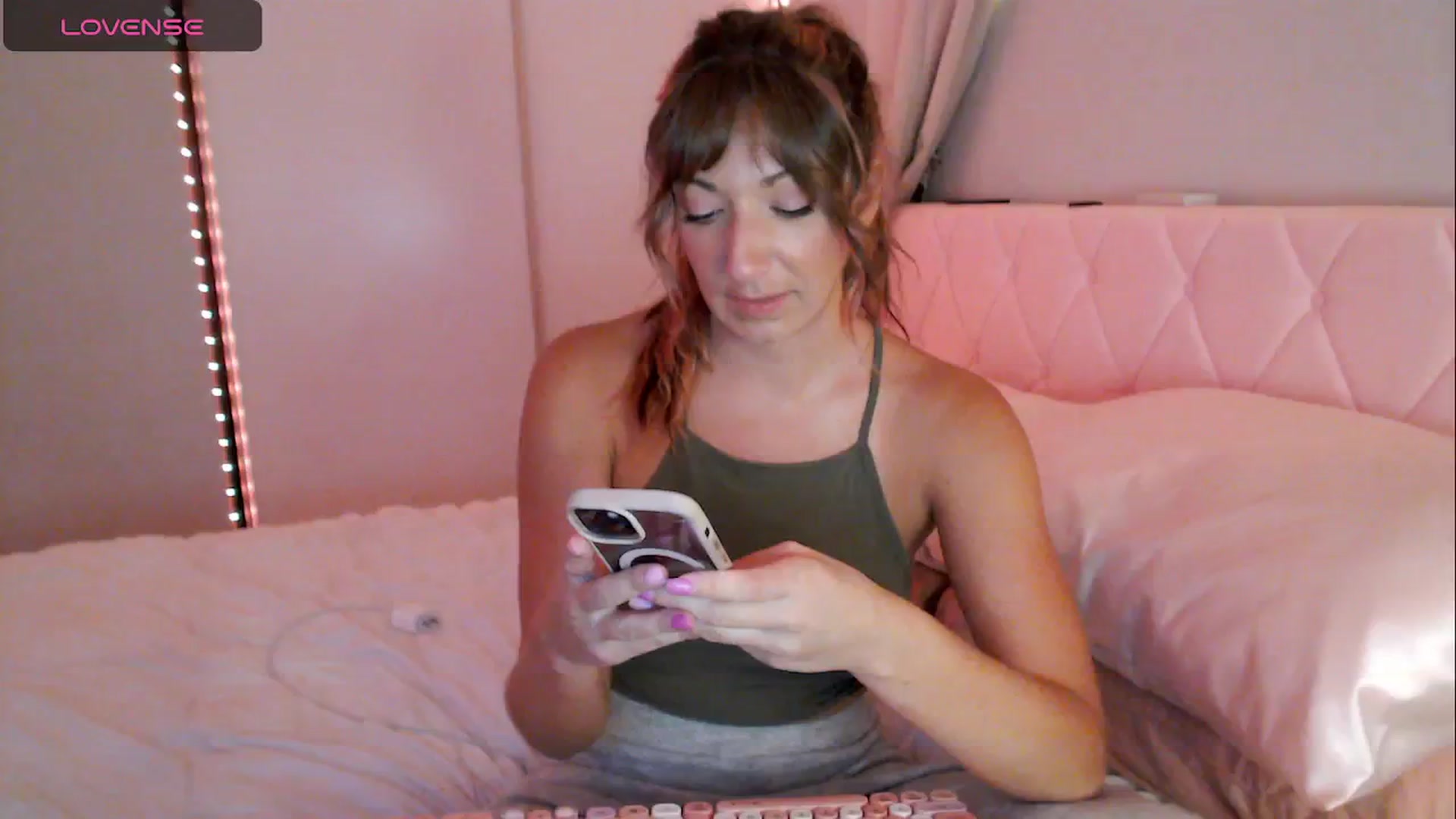 Gallery image thumbnail from AnnaFaux's myfreecams stream on, 05/16/2024, 24:51 image 4 of 20