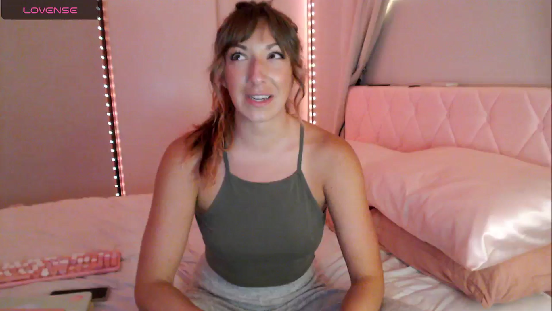 Gallery image thumbnail from AnnaFaux's myfreecams stream on, 05/16/2024, 24:51 image 7 of 20