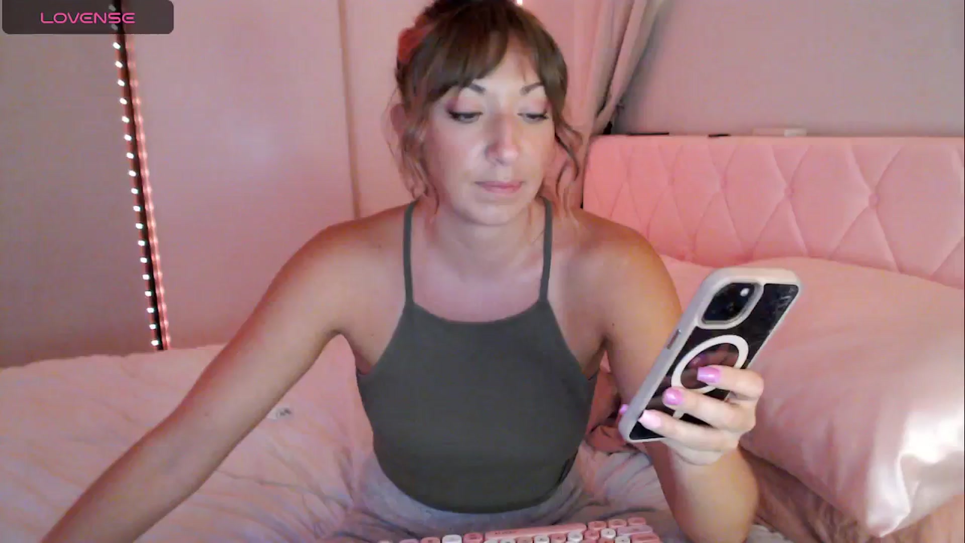 Gallery image thumbnail from AnnaFaux's myfreecams stream on, 05/16/2024, 24:51 image 3 of 20