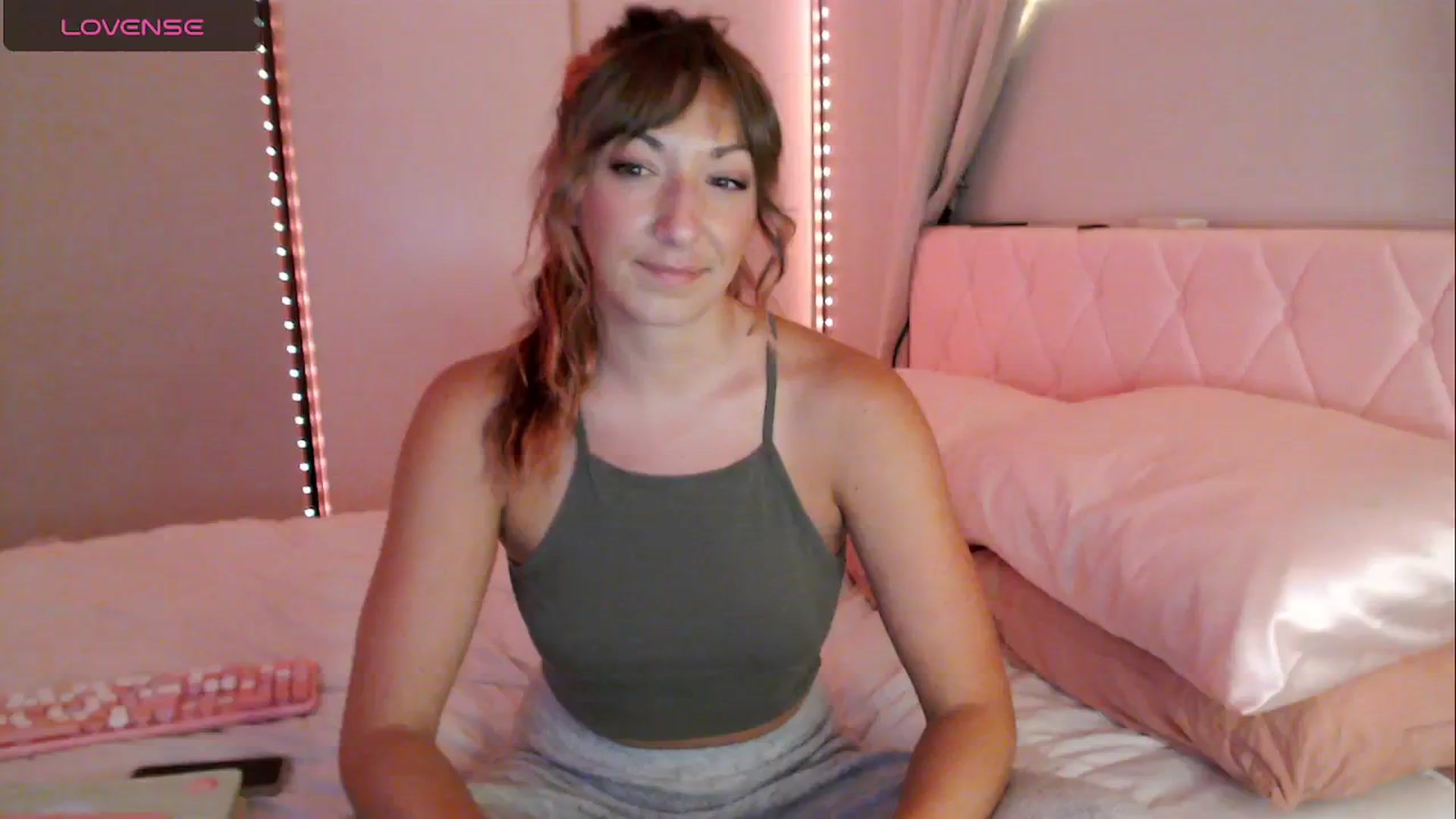 Gallery image thumbnail from AnnaFaux's myfreecams stream on, 05/16/2024, 24:51 image 6 of 20