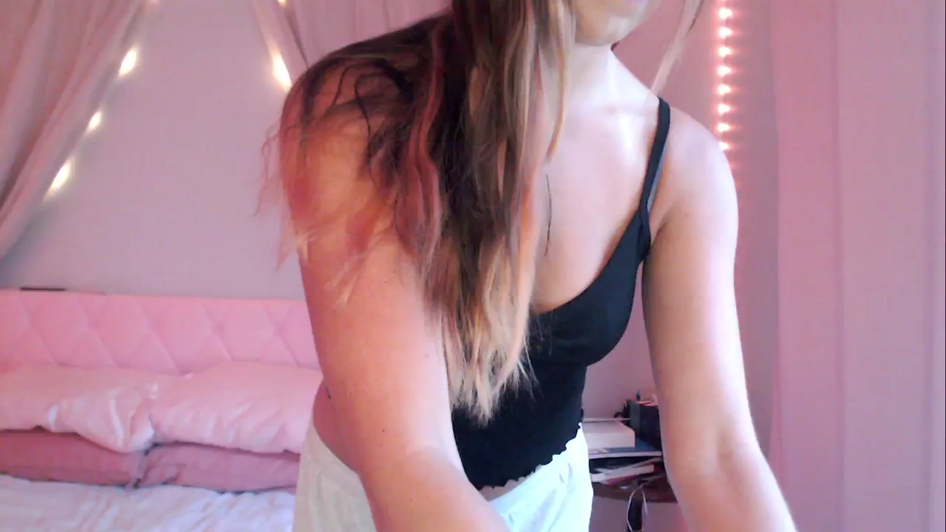 Gallery image thumbnail from AnnaFaux's myfreecams stream on, 05/25/2024, 14:51 image 10 of 20