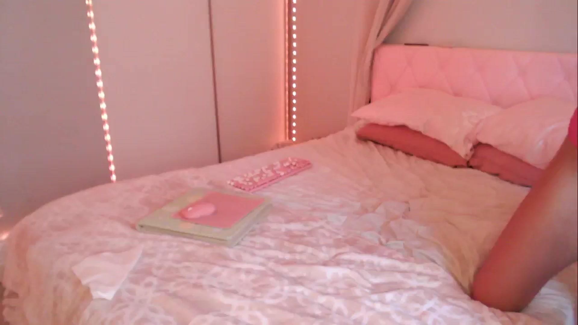 Gallery image thumbnail from AnnaFaux's myfreecams stream on, 05/25/2024, 17:11 image 19 of 20