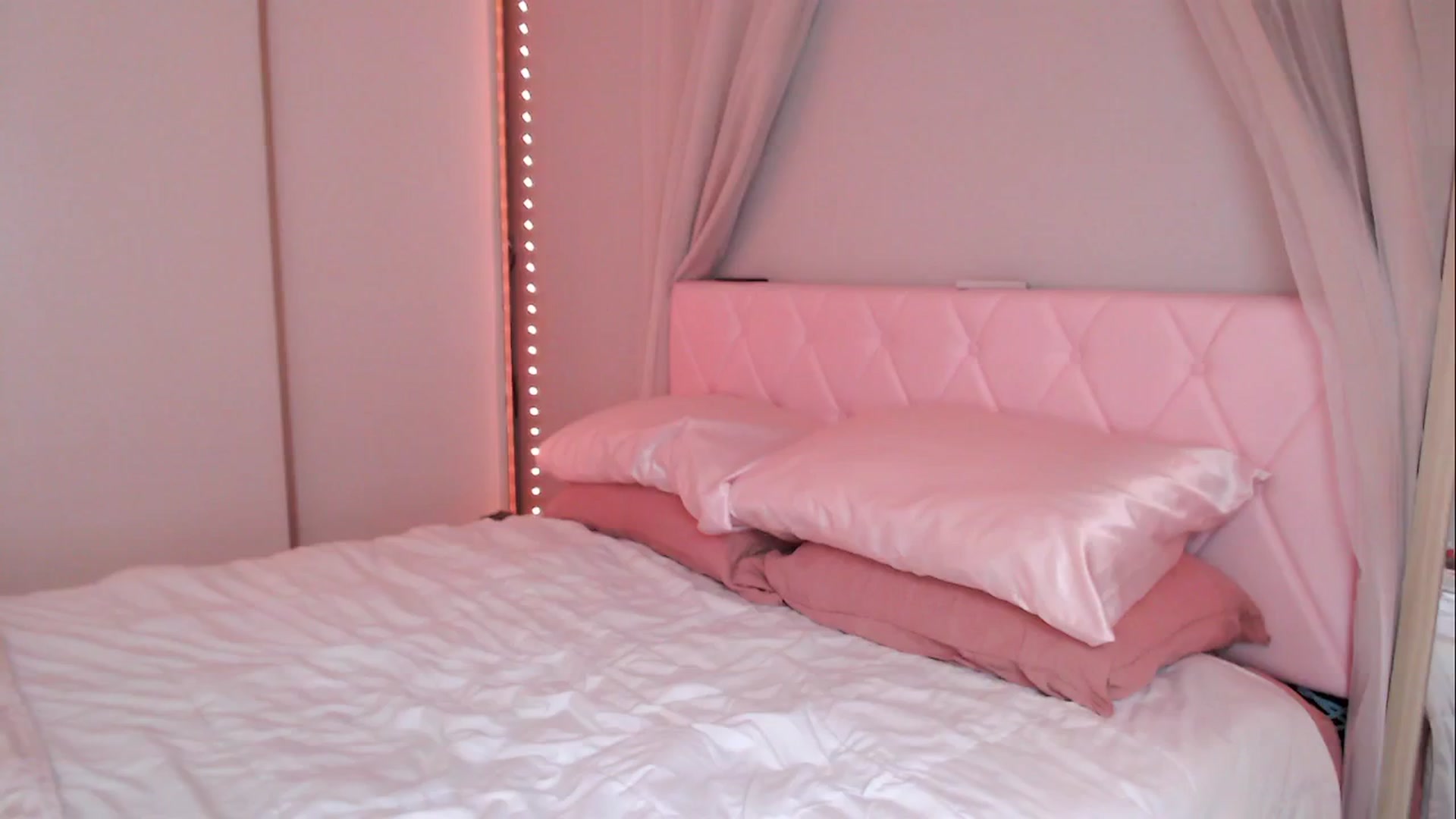 Gallery image thumbnail from AnnaFaux's myfreecams stream on, 06/02/2024, 14:17 image 15 of 20