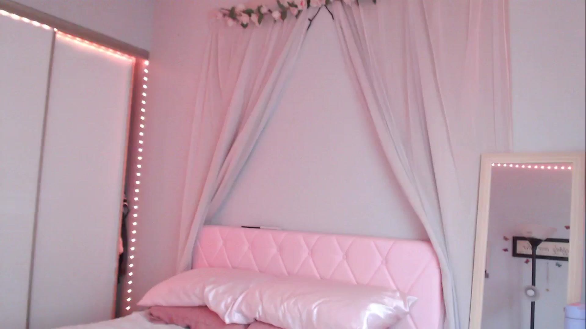 Gallery image thumbnail from AnnaFaux's myfreecams stream on, 06/09/2024, 15:09 image 7 of 20