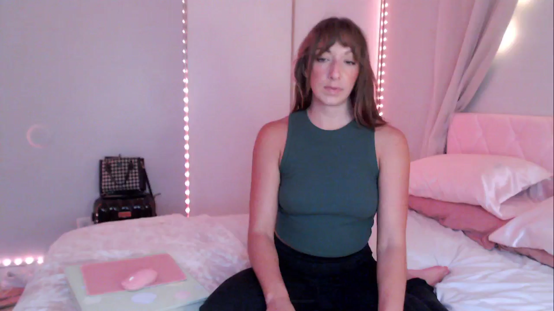 Gallery image thumbnail from AnnaFaux's myfreecams stream on, 06/19/2024, 23:57 image 5 of 20