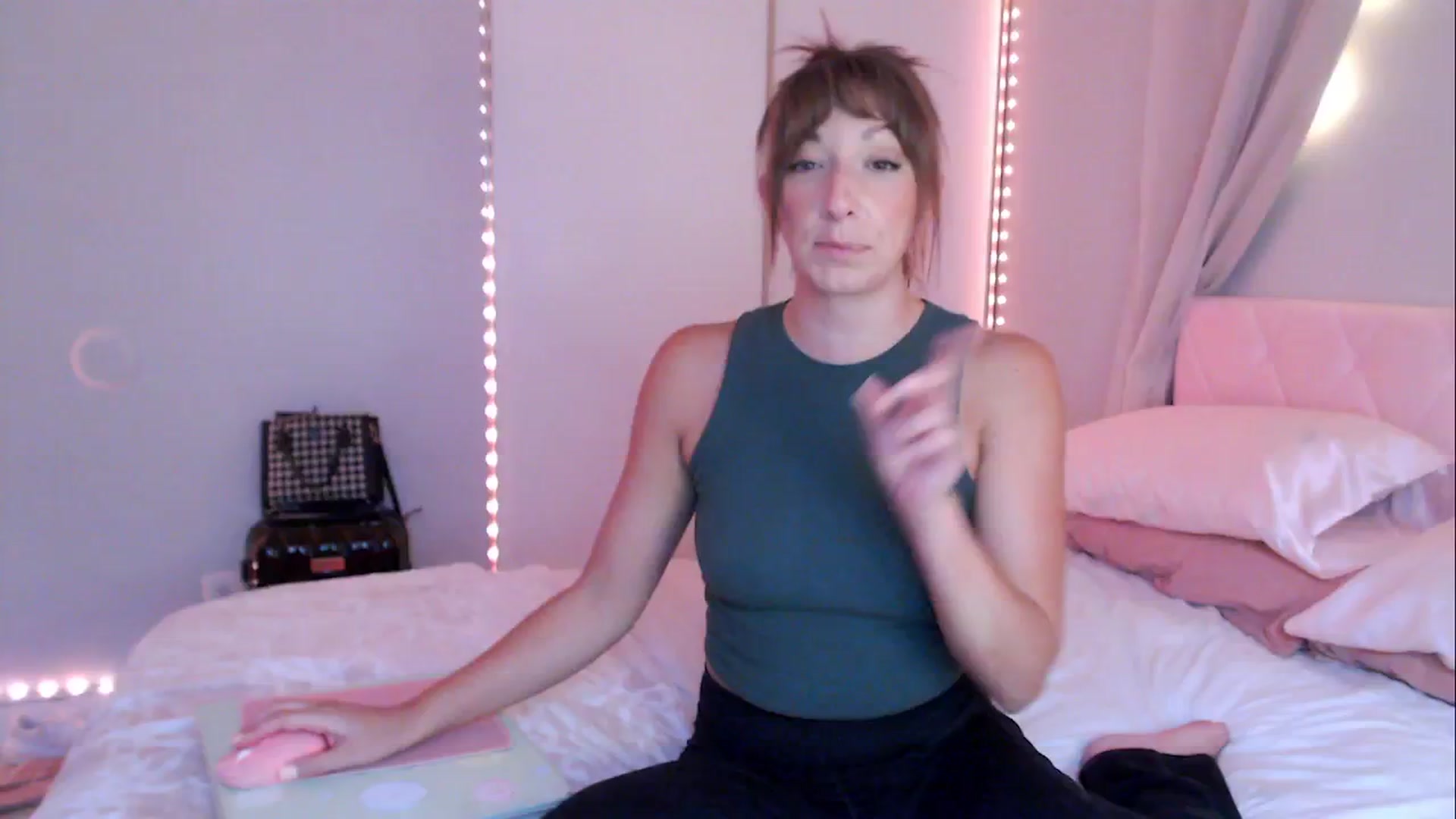 Gallery image thumbnail from AnnaFaux's myfreecams stream on, 06/19/2024, 23:57 image 2 of 20