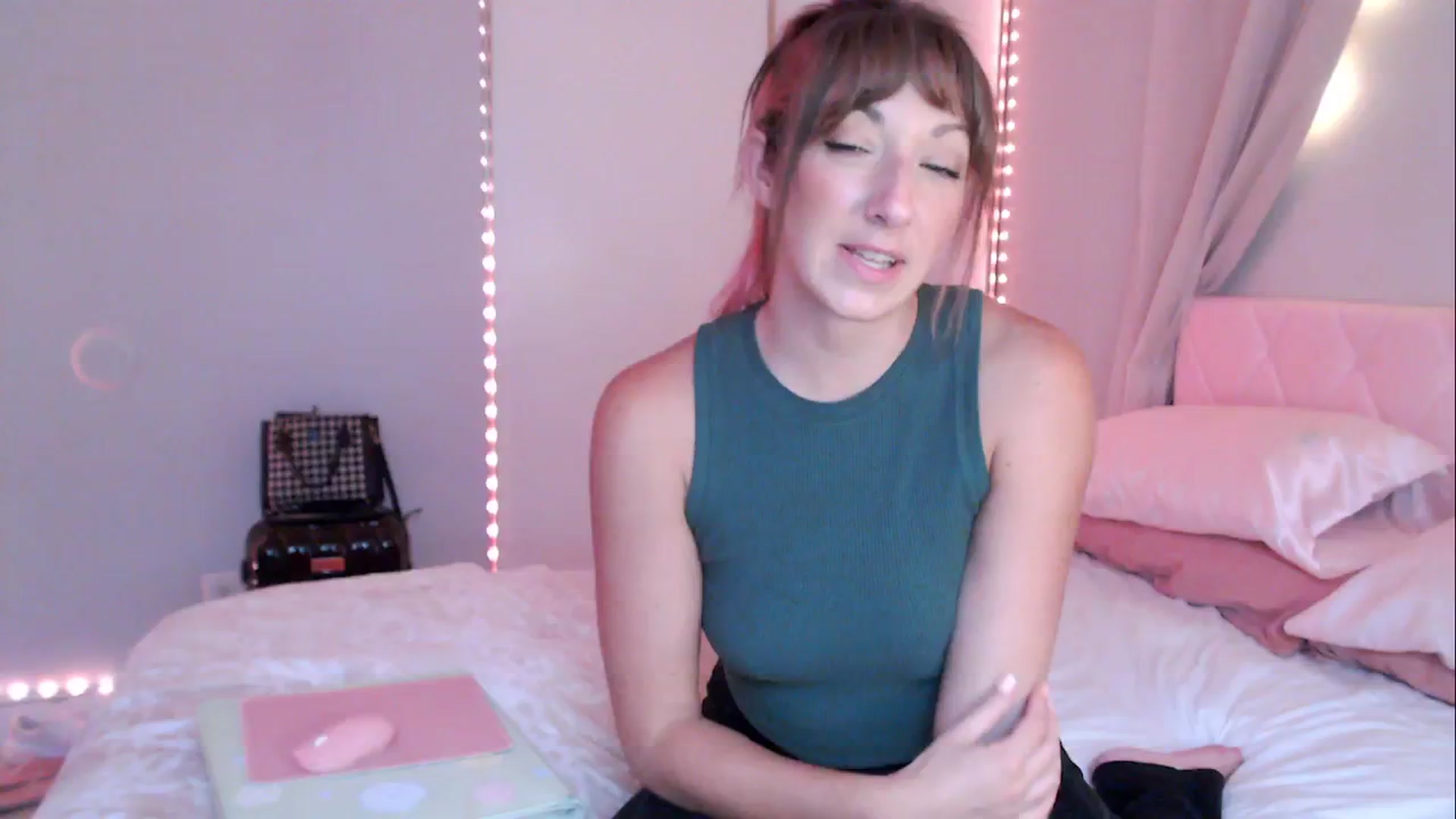 Gallery image thumbnail from AnnaFaux's myfreecams stream on, 06/19/2024, 23:57 image 3 of 20