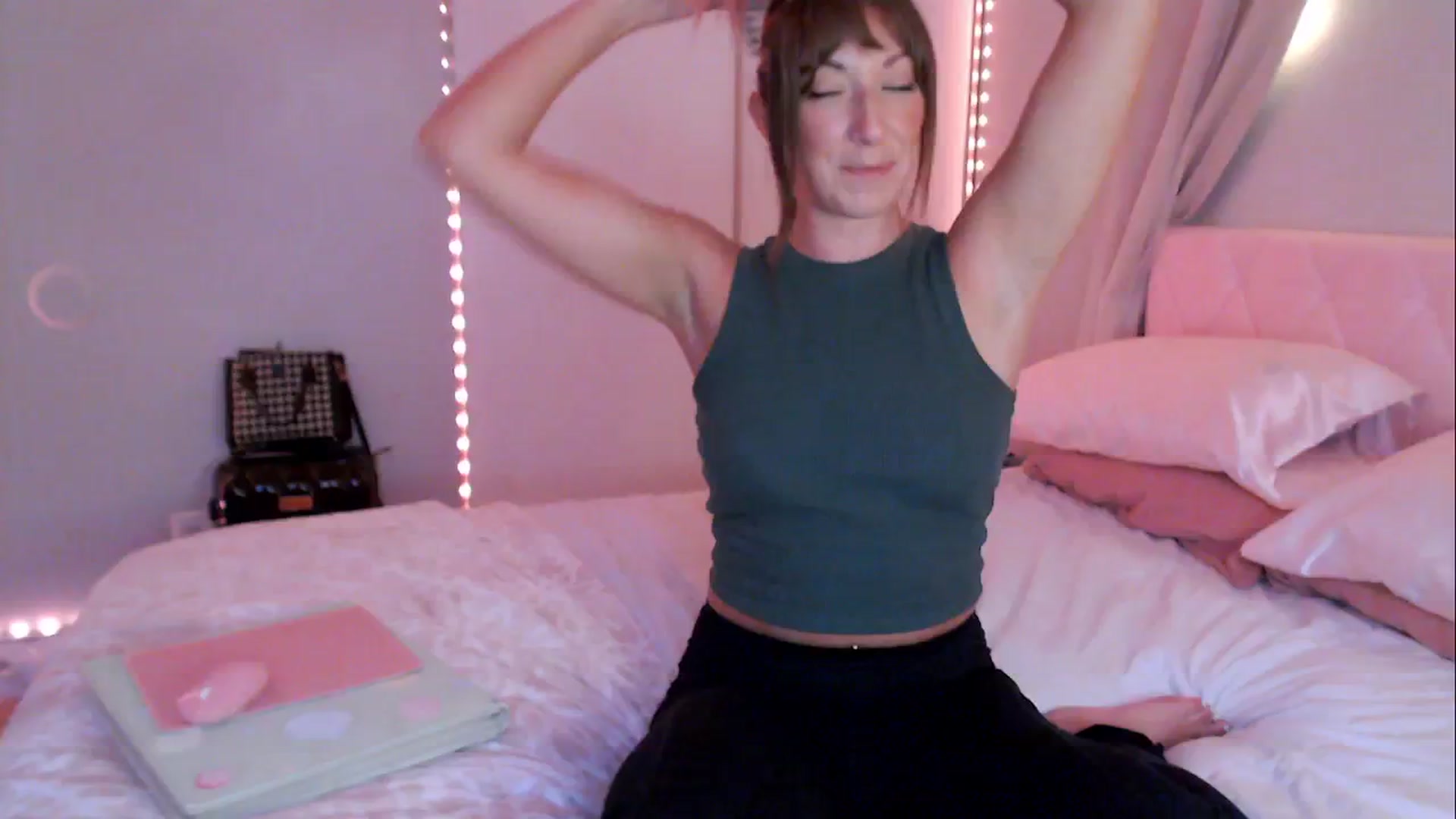 Gallery image thumbnail from AnnaFaux's myfreecams stream on, 06/19/2024, 23:57 image 11 of 20
