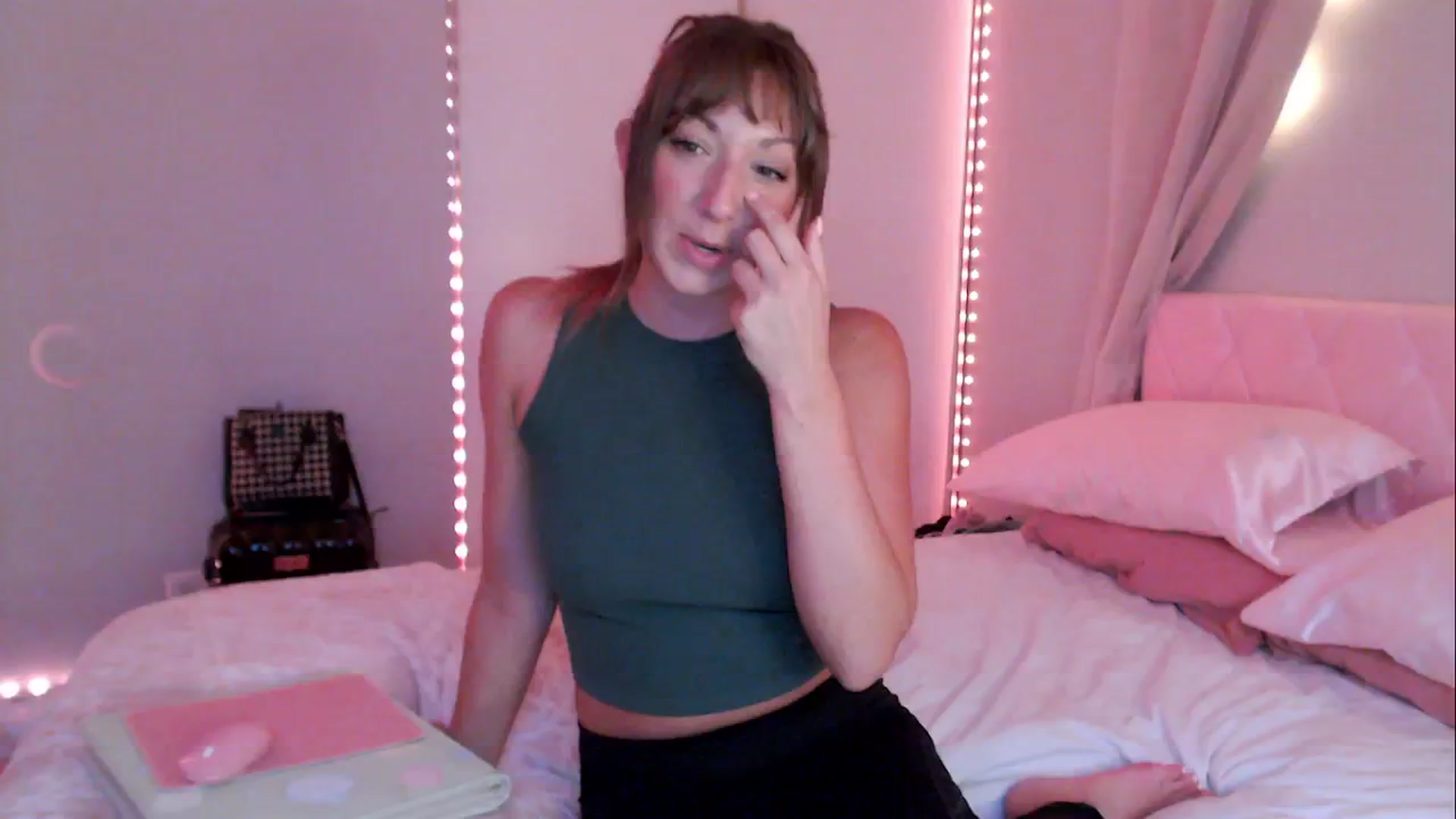 Gallery image thumbnail from AnnaFaux's myfreecams stream on, 06/19/2024, 23:57 image 10 of 20