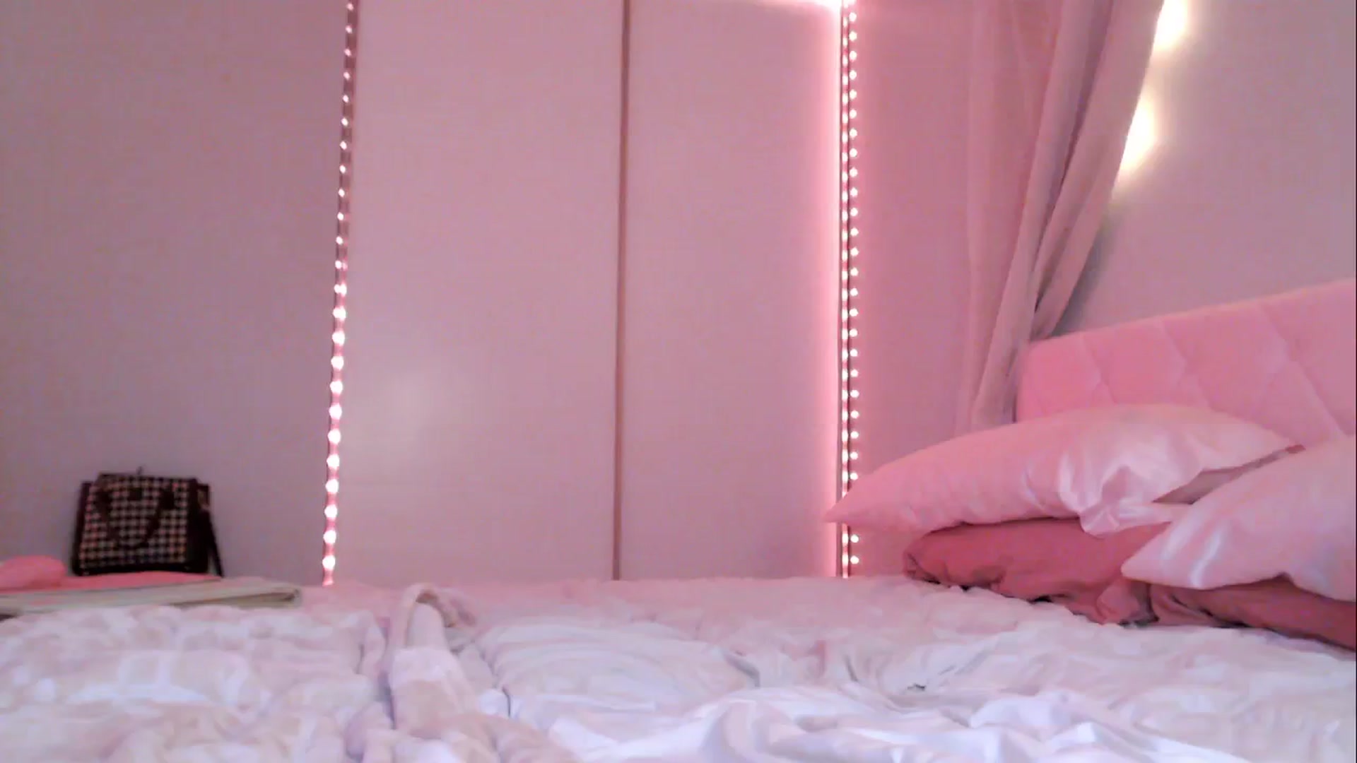 Gallery image thumbnail from AnnaFaux's myfreecams stream on, 06/19/2024, 23:57 image 17 of 20