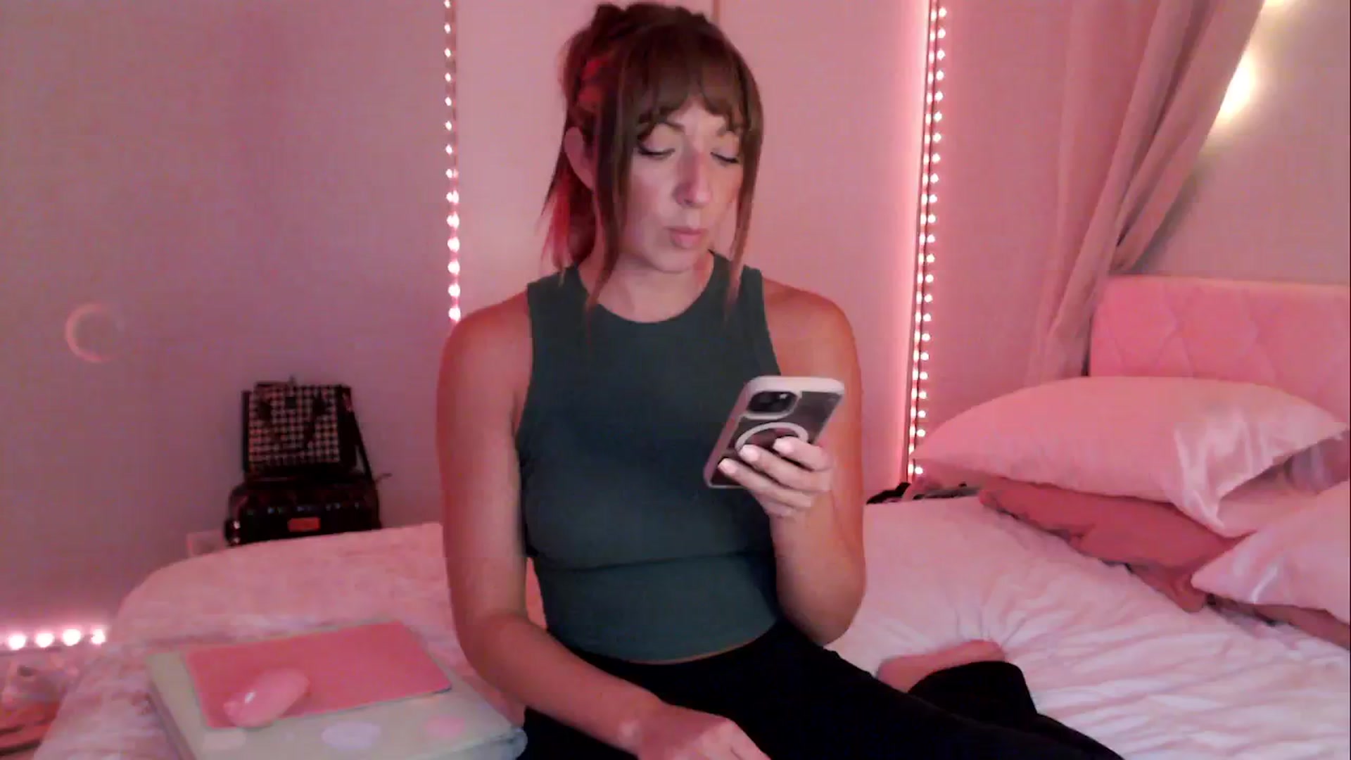 Gallery image thumbnail from AnnaFaux's myfreecams stream on, 06/19/2024, 23:57 image 8 of 20