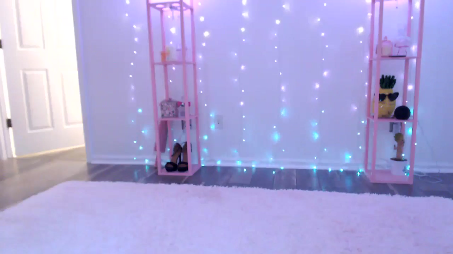 Gallery image thumbnail from AnnaFaux's myfreecams stream on, 07/07/2024, 21:25 image 9 of 20
