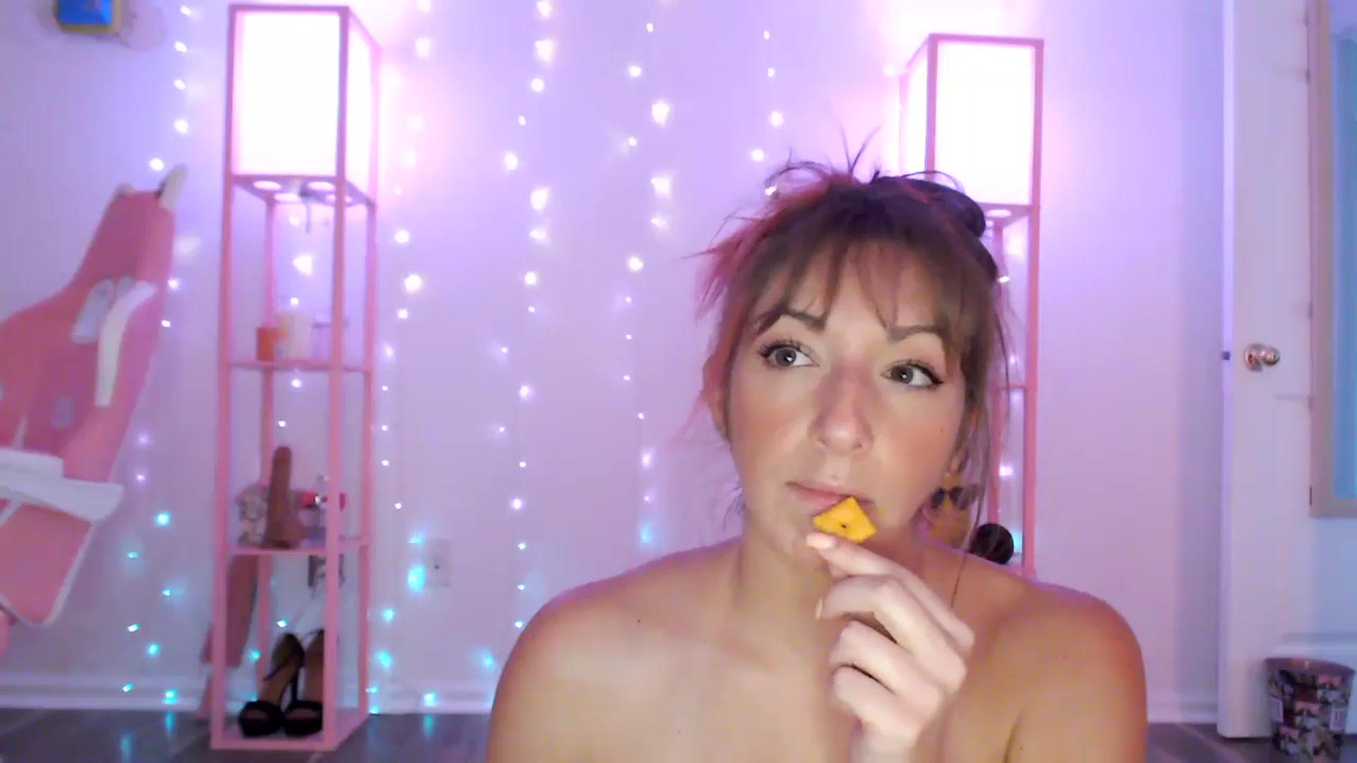 Gallery image thumbnail from AnnaFaux's myfreecams stream on, 07/07/2024, 22:03 image 14 of 20