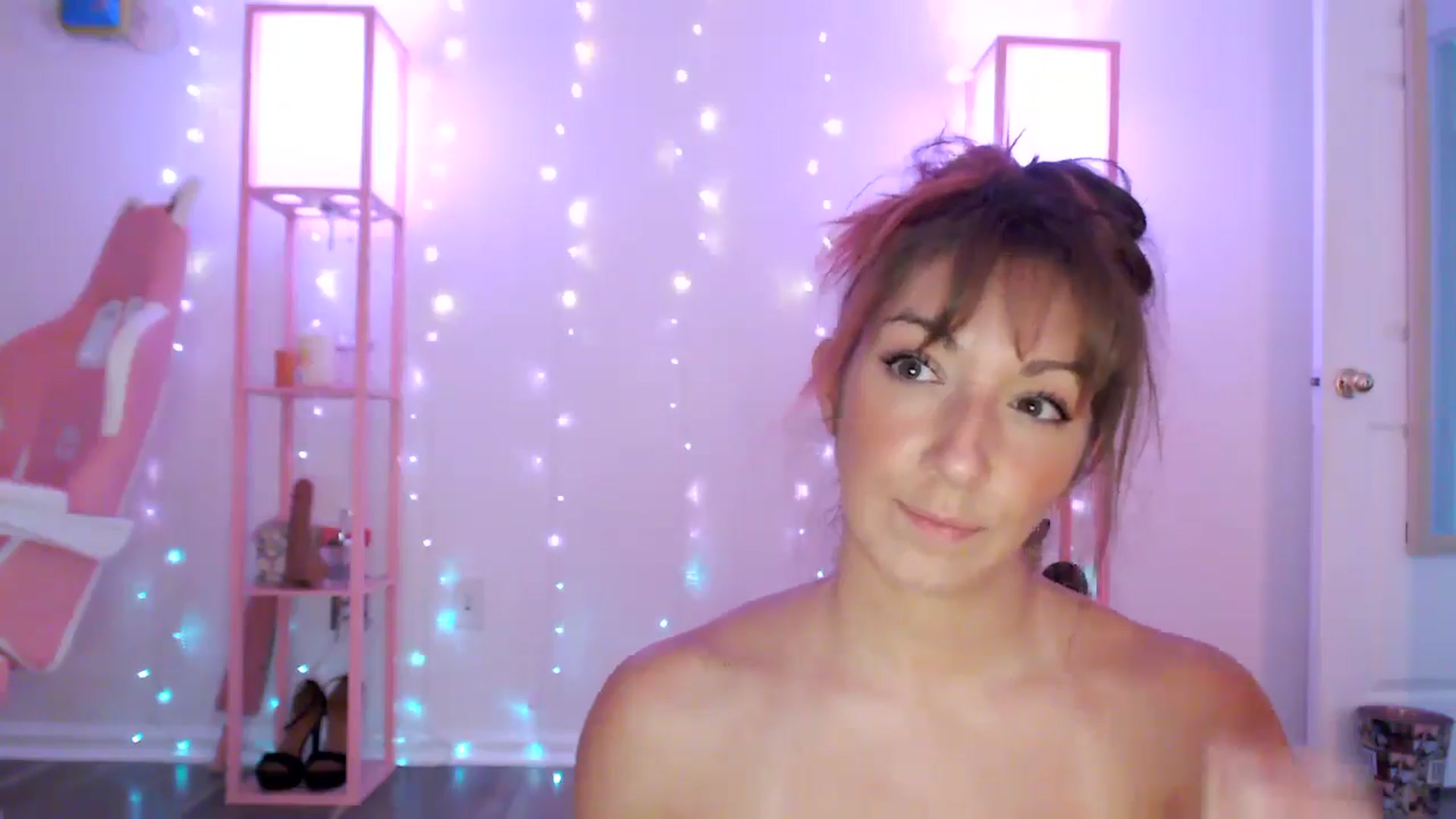 Gallery image thumbnail from AnnaFaux's myfreecams stream on, 07/07/2024, 22:03 image 6 of 20