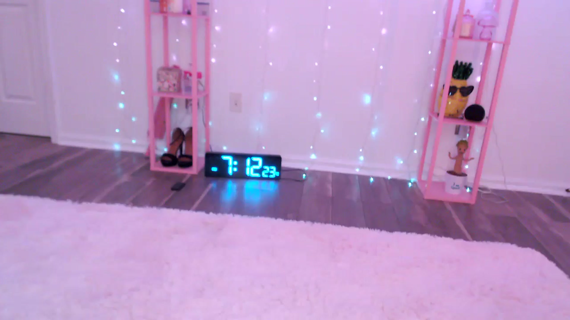 Gallery image thumbnail from AnnaFaux's myfreecams stream on, 07/11/2024, 23:27 image 6 of 20