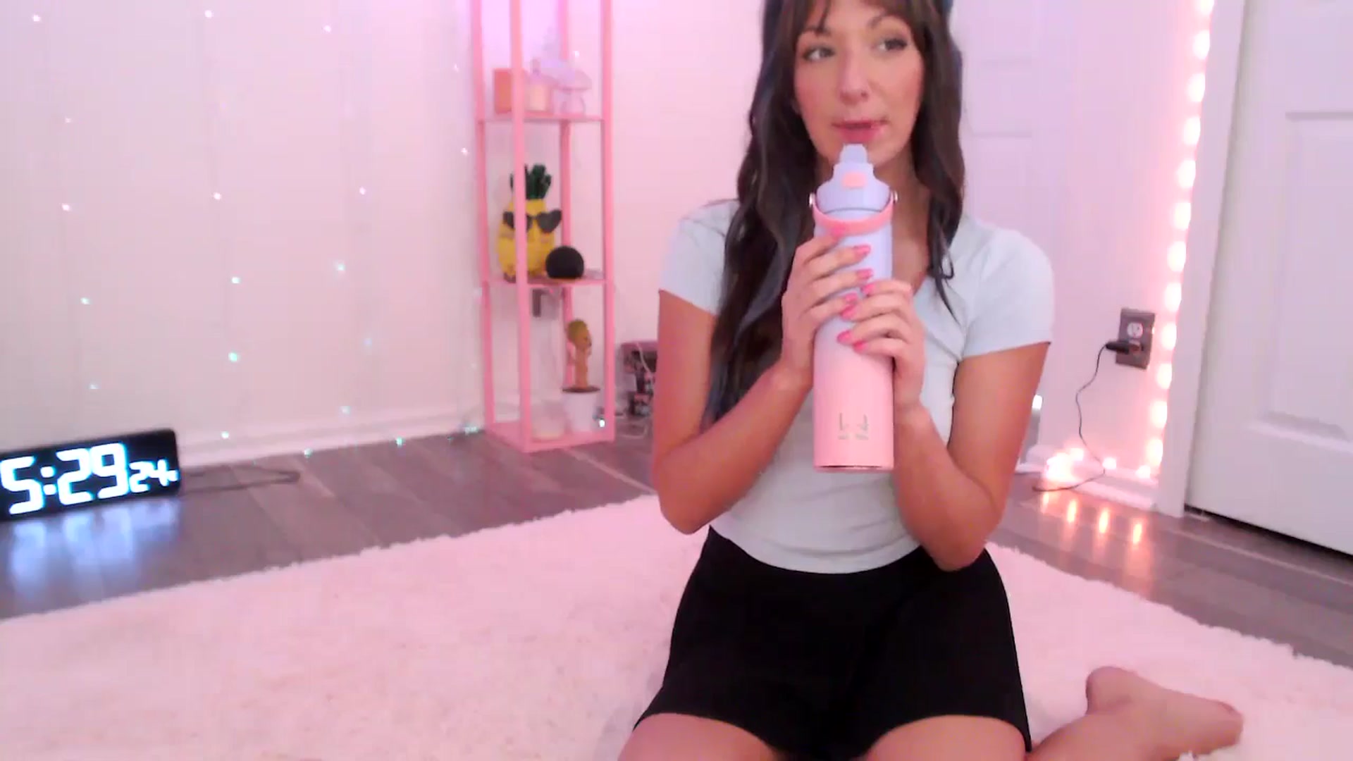 Gallery image thumbnail from AnnaFaux's myfreecams stream on, 07/25/2024, 24:05 image 4 of 20