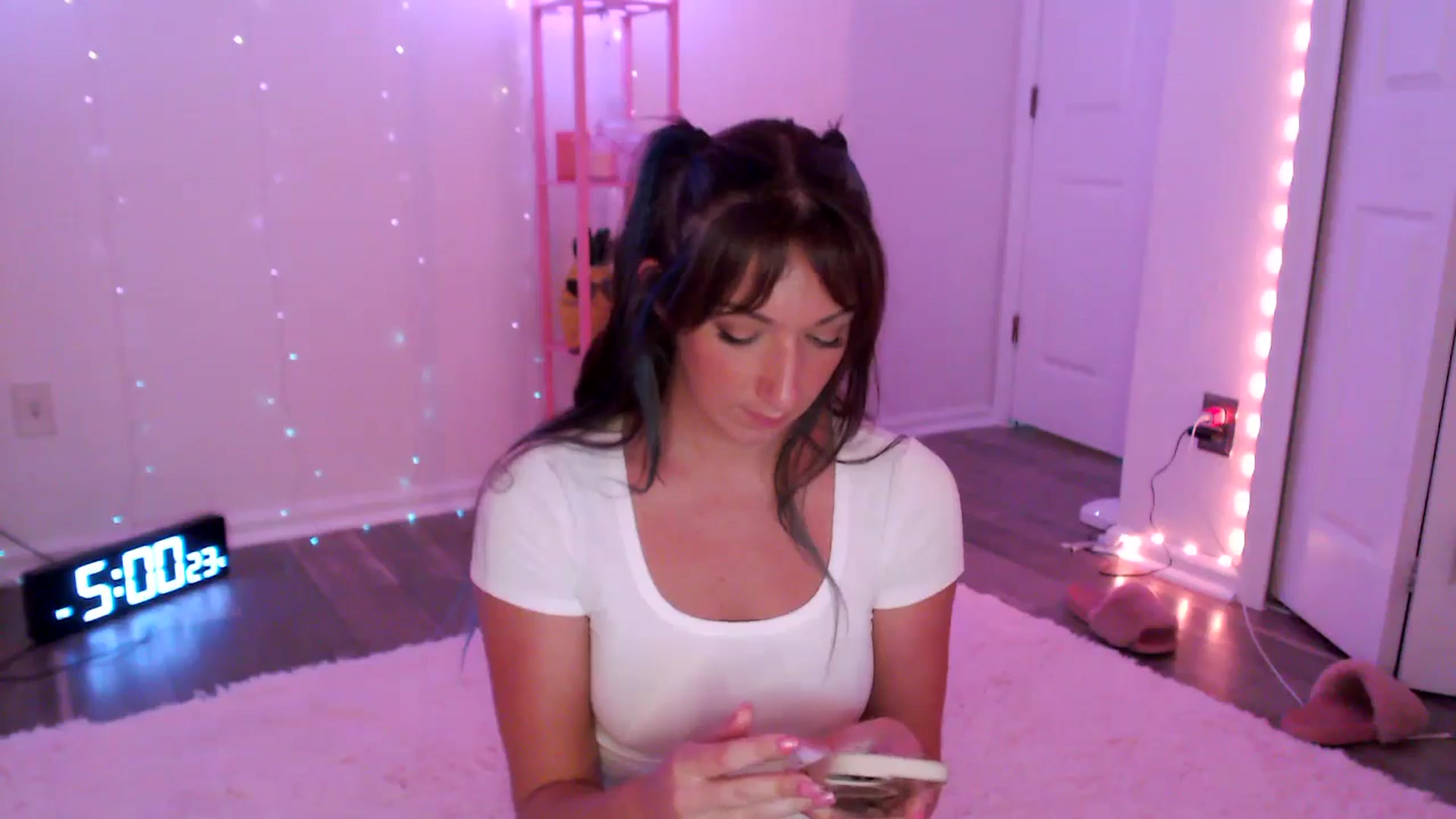 Gallery image thumbnail from AnnaFaux's myfreecams stream on, 07/26/2024, 21:12 image 9 of 20