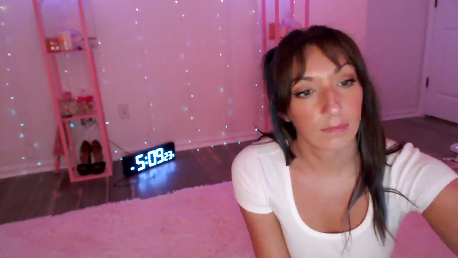 Gallery image thumbnail from AnnaFaux's myfreecams stream on, 07/26/2024, 21:12 image 19 of 20