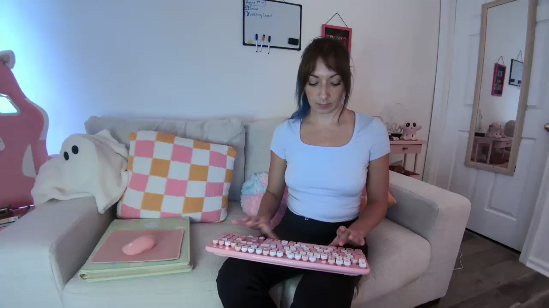 Gallery image thumbnail from AnnaFaux's myfreecams stream on, 08/07/2024, 22:02 image 3 of 20