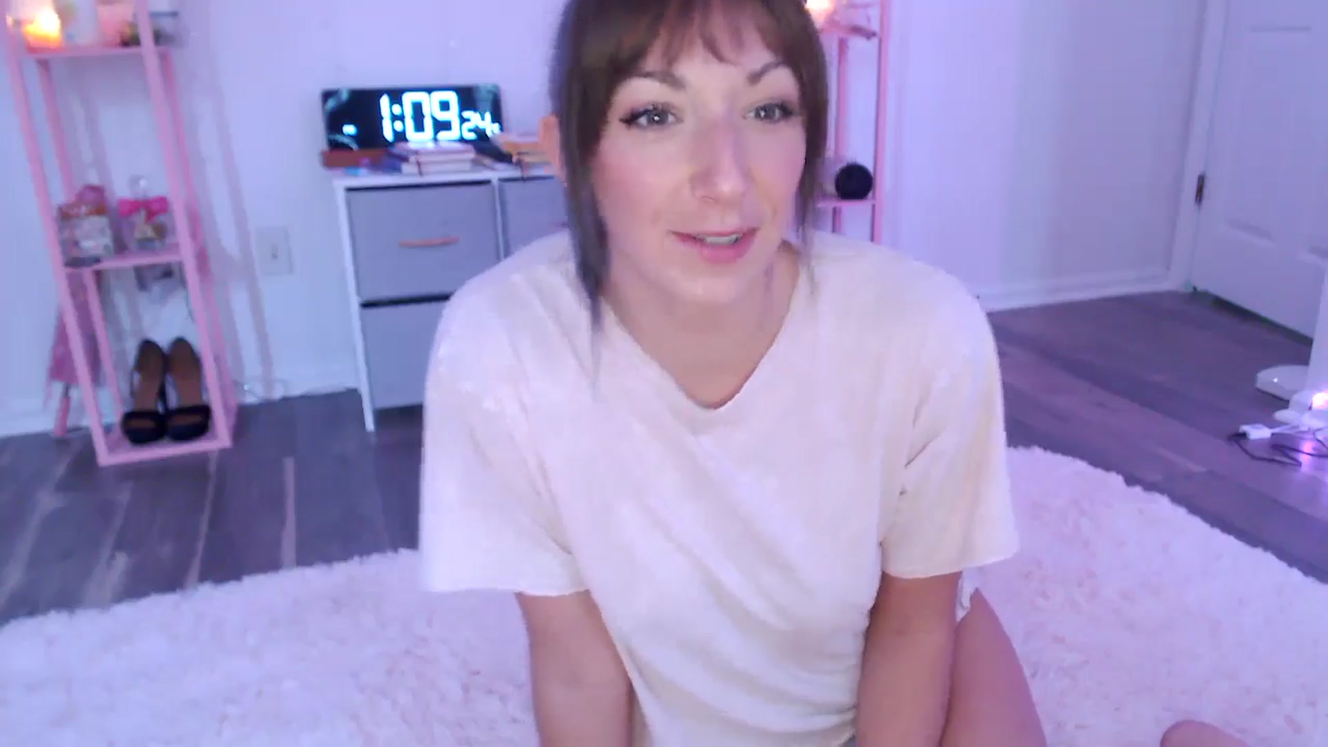 Gallery image thumbnail from AnnaFaux's myfreecams stream on, 08/09/2024, 18:07 image 3 of 20