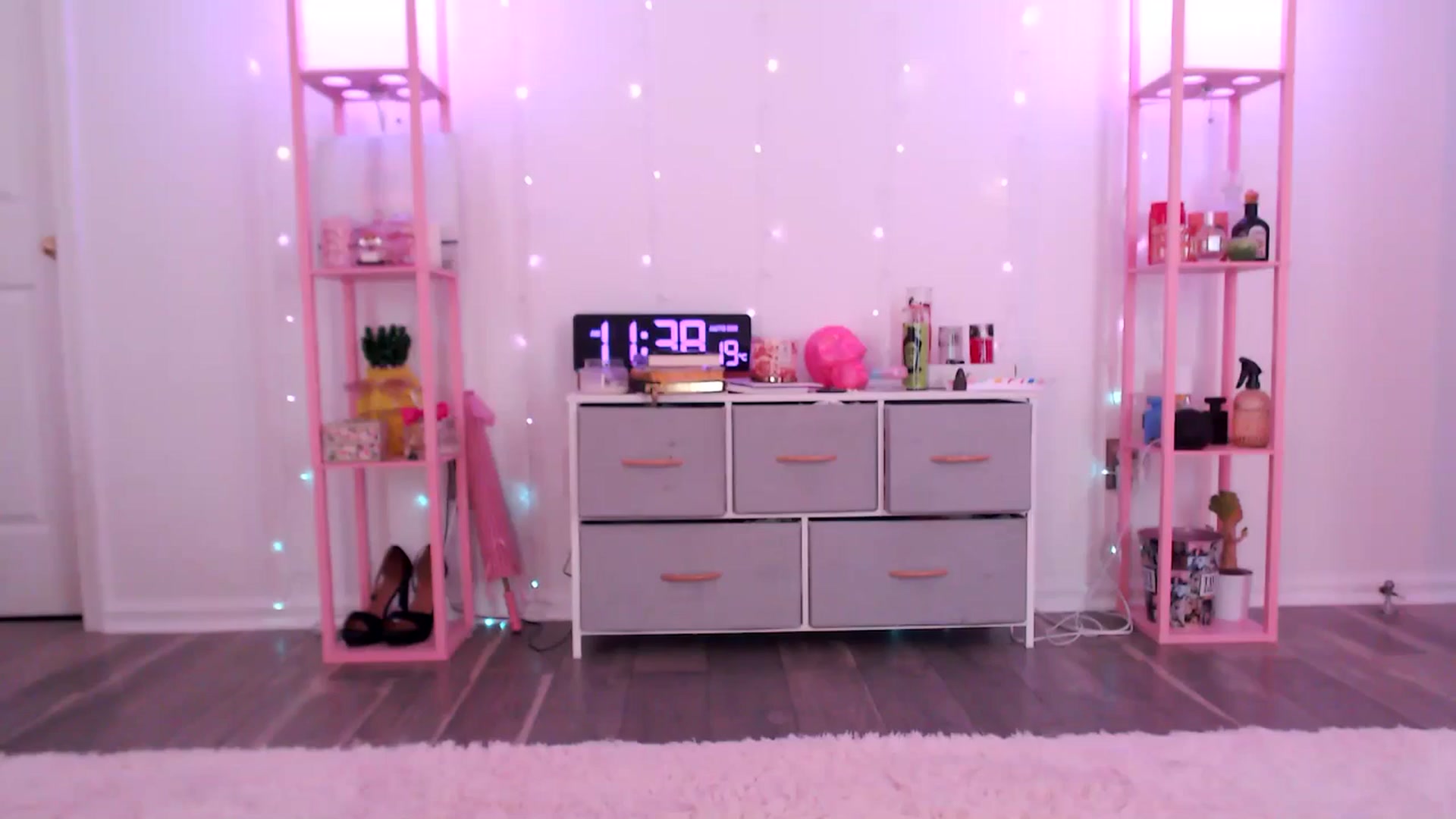 Gallery image thumbnail from AnnaFaux's myfreecams stream on, 09/16/2024, 16:38 image 1 of 20