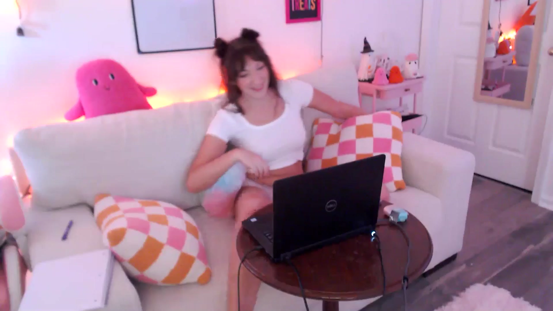Gallery image thumbnail from AnnaFaux's myfreecams stream on, 10/17/2024, 17:13 image 6 of 20