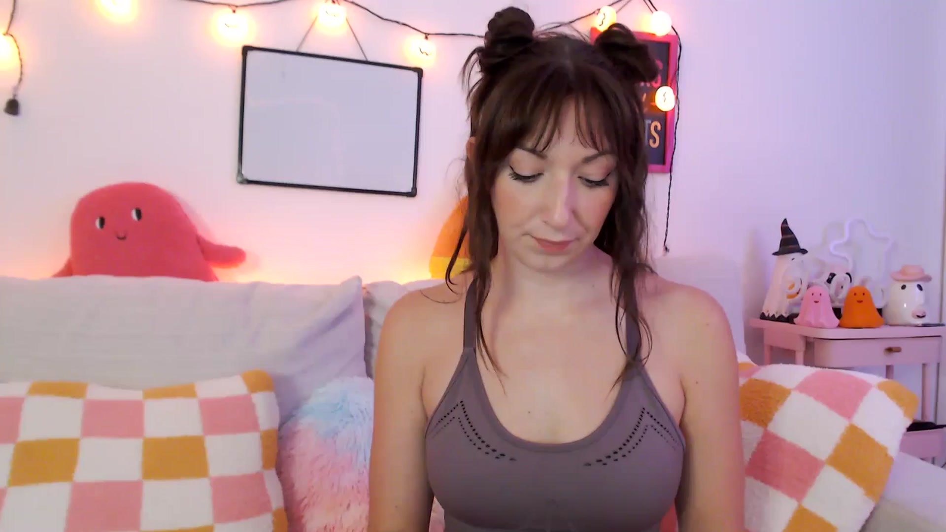 Gallery image thumbnail from AnnaFaux's myfreecams stream on, 10/18/2024, 24:49 image 1 of 20