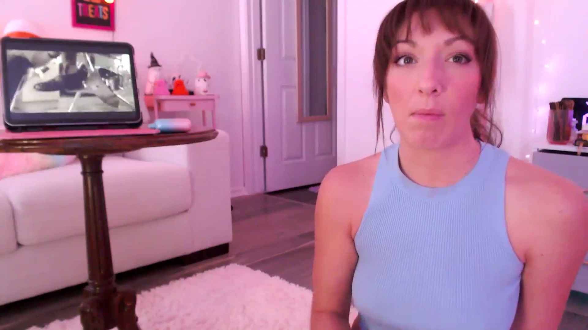 Gallery image thumbnail from AnnaFaux's myfreecams stream on, 10/19/2024, 19:38 image 8 of 20