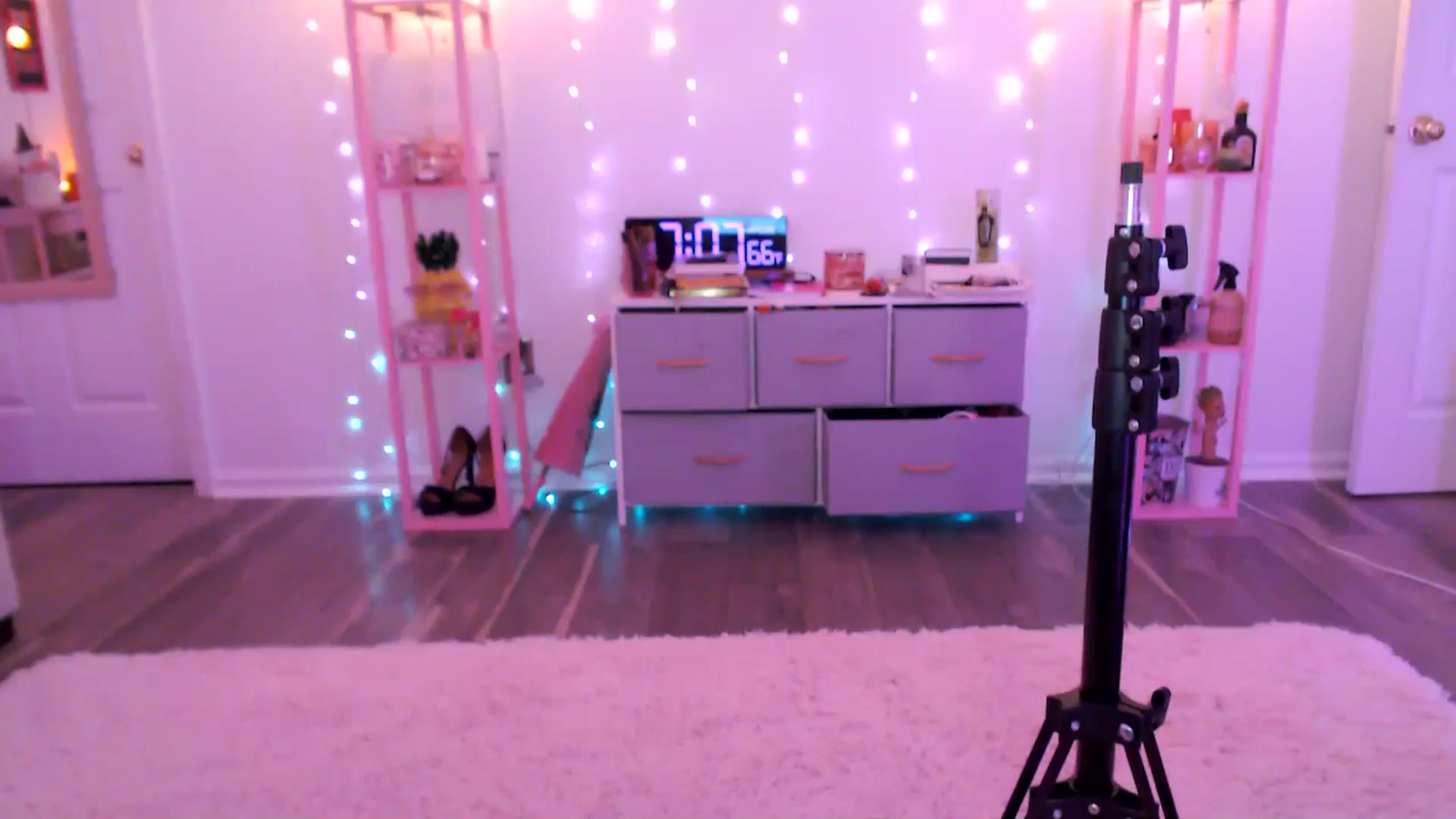 Gallery image thumbnail from AnnaFaux's myfreecams stream on, 10/22/2024, 23:29 image 9 of 20