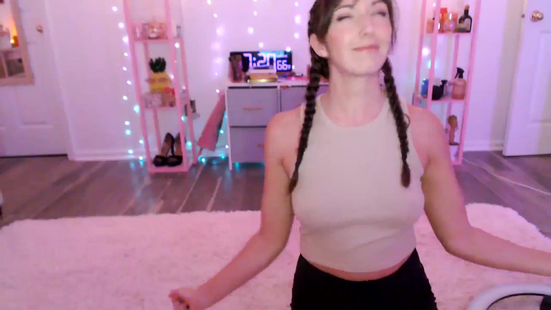 Gallery image thumbnail from AnnaFaux's myfreecams stream on, 10/22/2024, 23:29 image 15 of 20