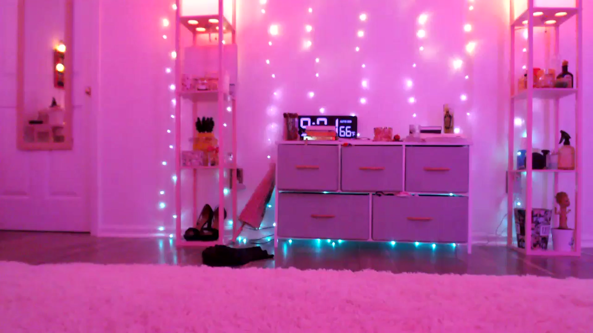 Gallery image thumbnail from AnnaFaux's myfreecams stream on, 10/23/2024, 02:48 image 7 of 20
