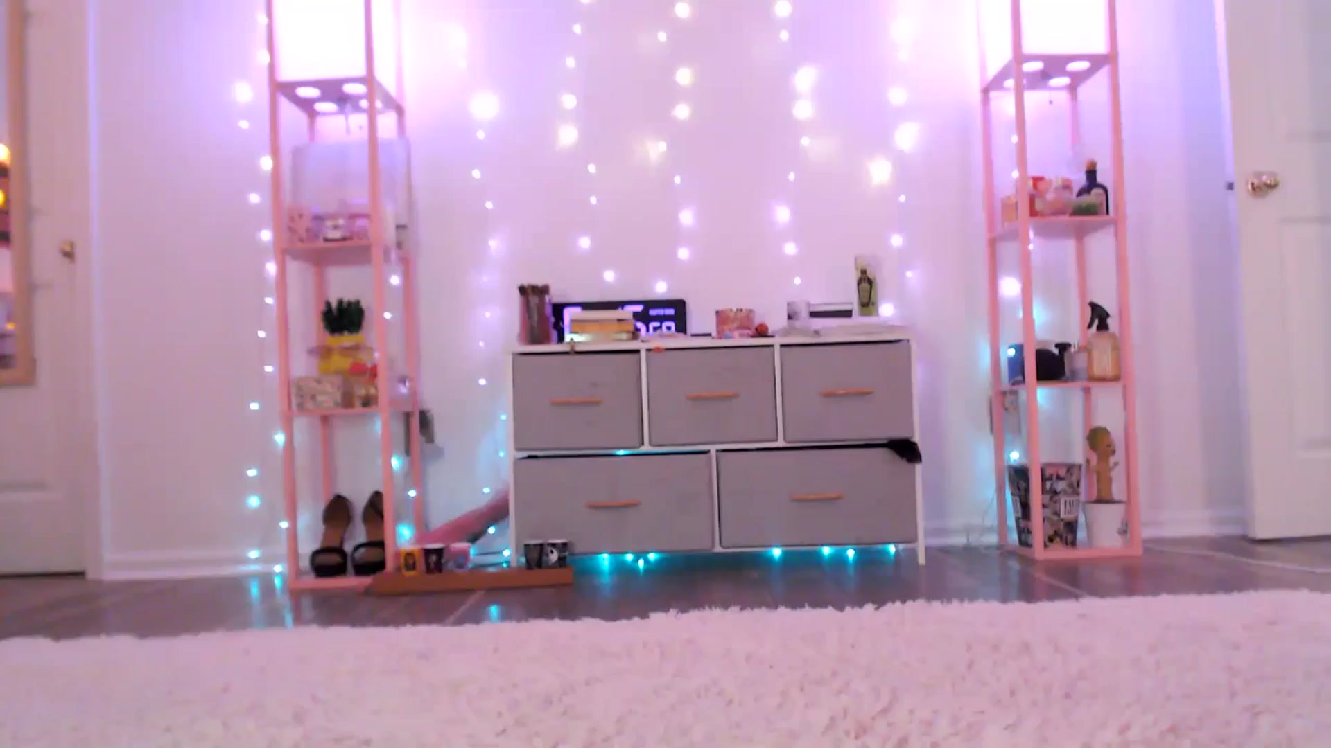 Gallery image thumbnail from AnnaFaux's myfreecams stream on, 10/25/2024, 23:40 image 10 of 20