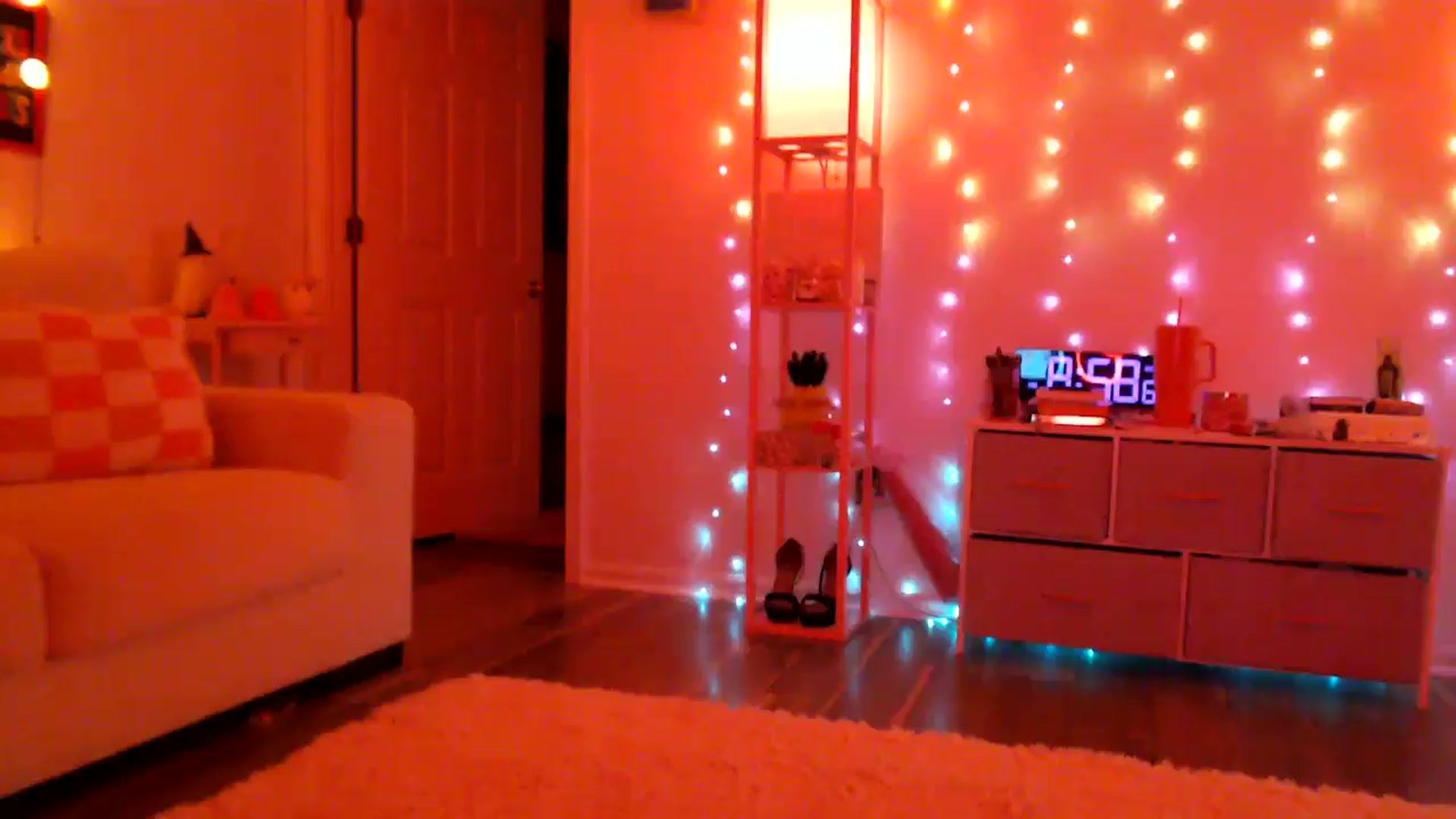 Gallery image thumbnail from AnnaFaux's myfreecams stream on, 10/31/2024, 01:00 image 20 of 20