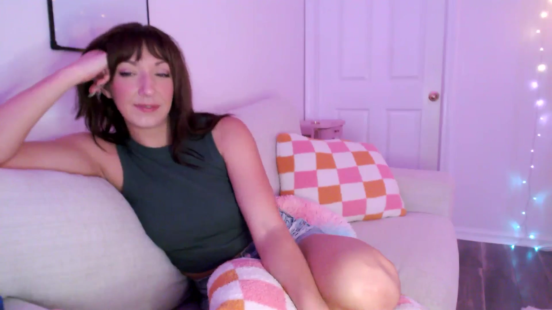 Gallery image thumbnail from AnnaFaux's myfreecams stream on, 11/06/2024, 24:33 image 7 of 20