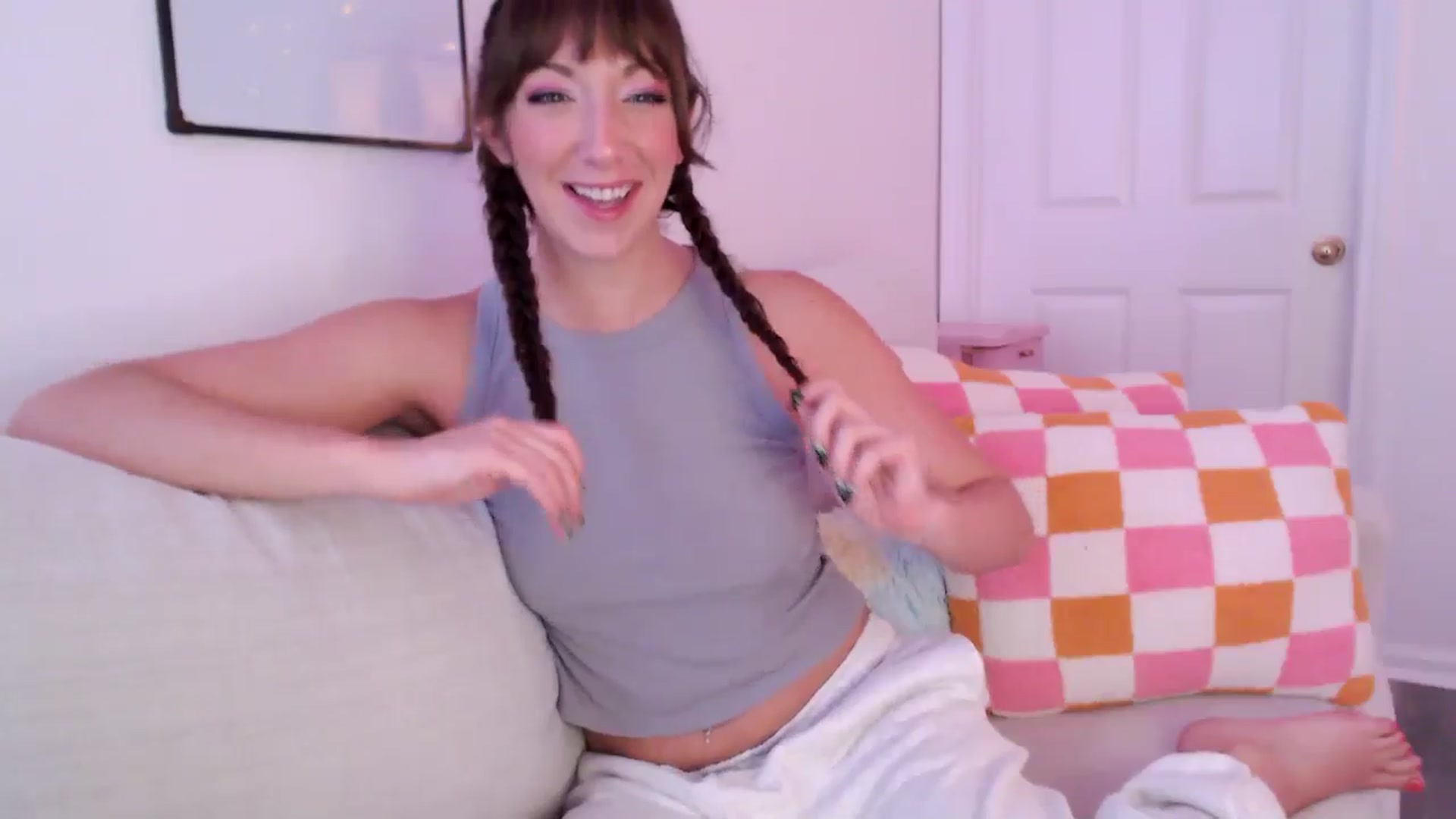 Gallery image thumbnail from AnnaFaux's myfreecams stream on, 11/08/2024, 16:16 image 14 of 20