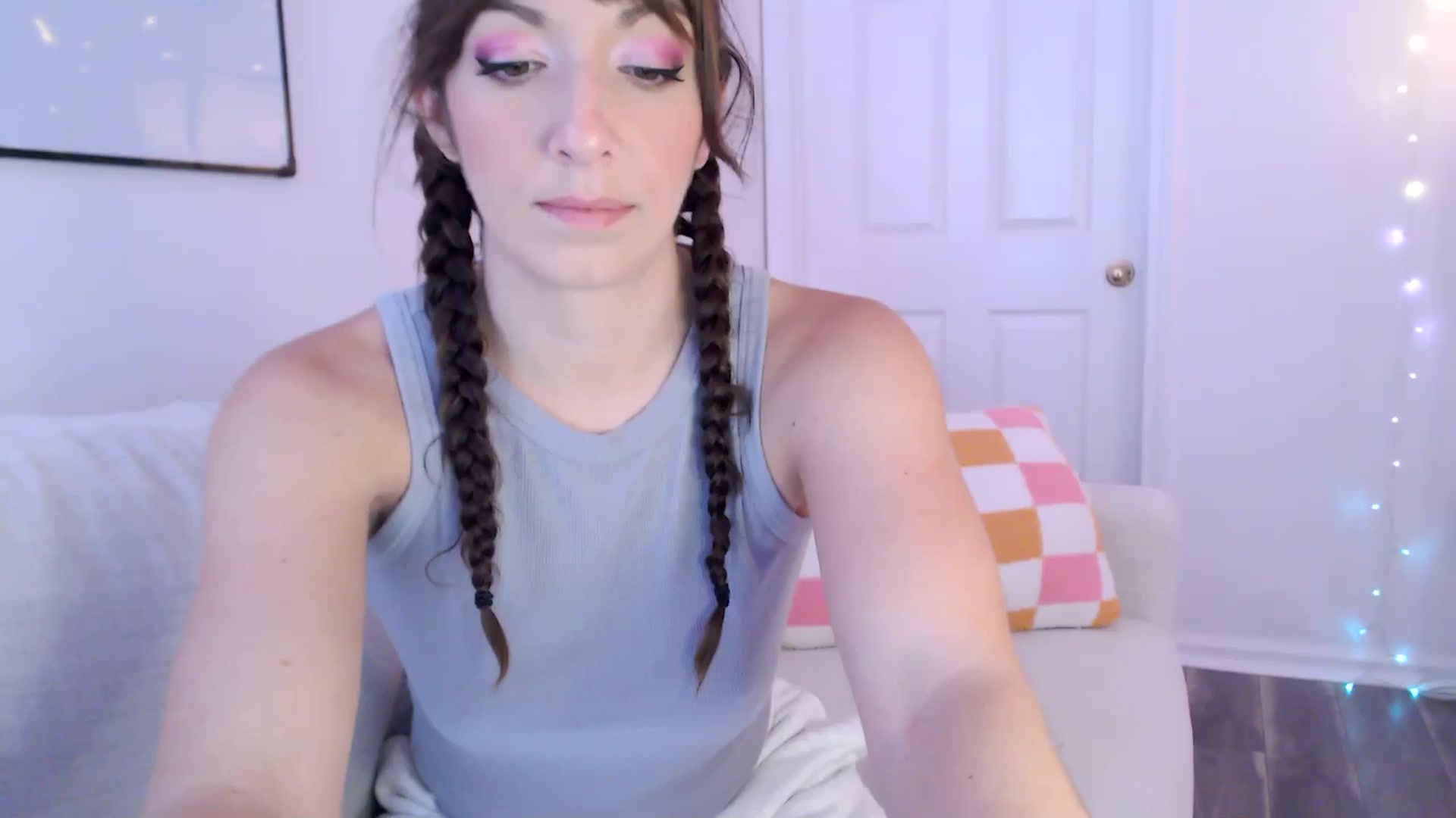 Gallery image thumbnail from AnnaFaux's myfreecams stream on, 11/08/2024, 17:19 image 1 of 20