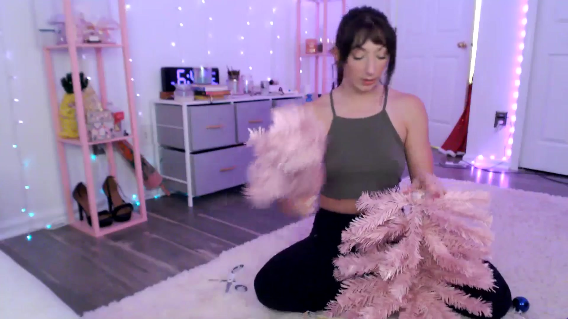 Gallery image thumbnail from AnnaFaux's myfreecams stream on, 12/04/2024, 24:00 image 14 of 20