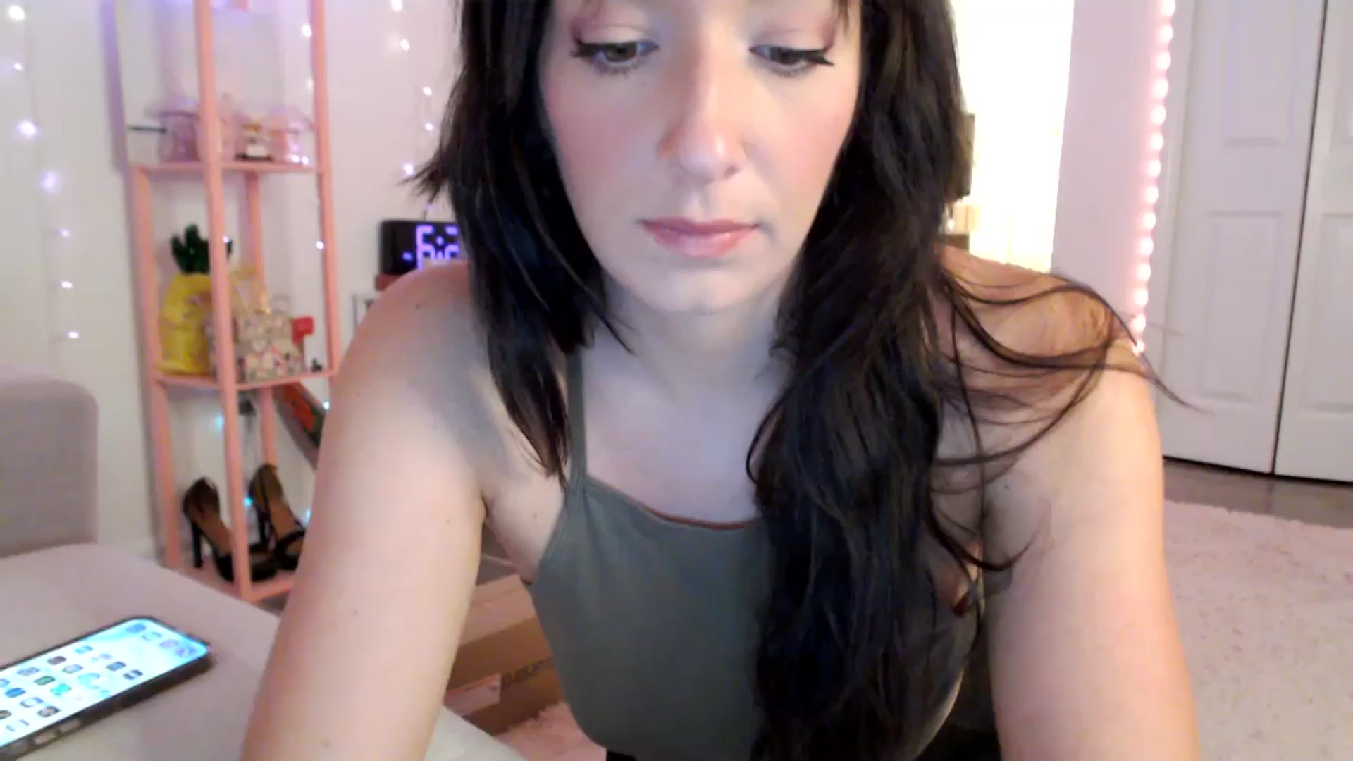 Gallery image thumbnail from AnnaFaux's myfreecams stream on, 12/04/2024, 24:00 image 1 of 20